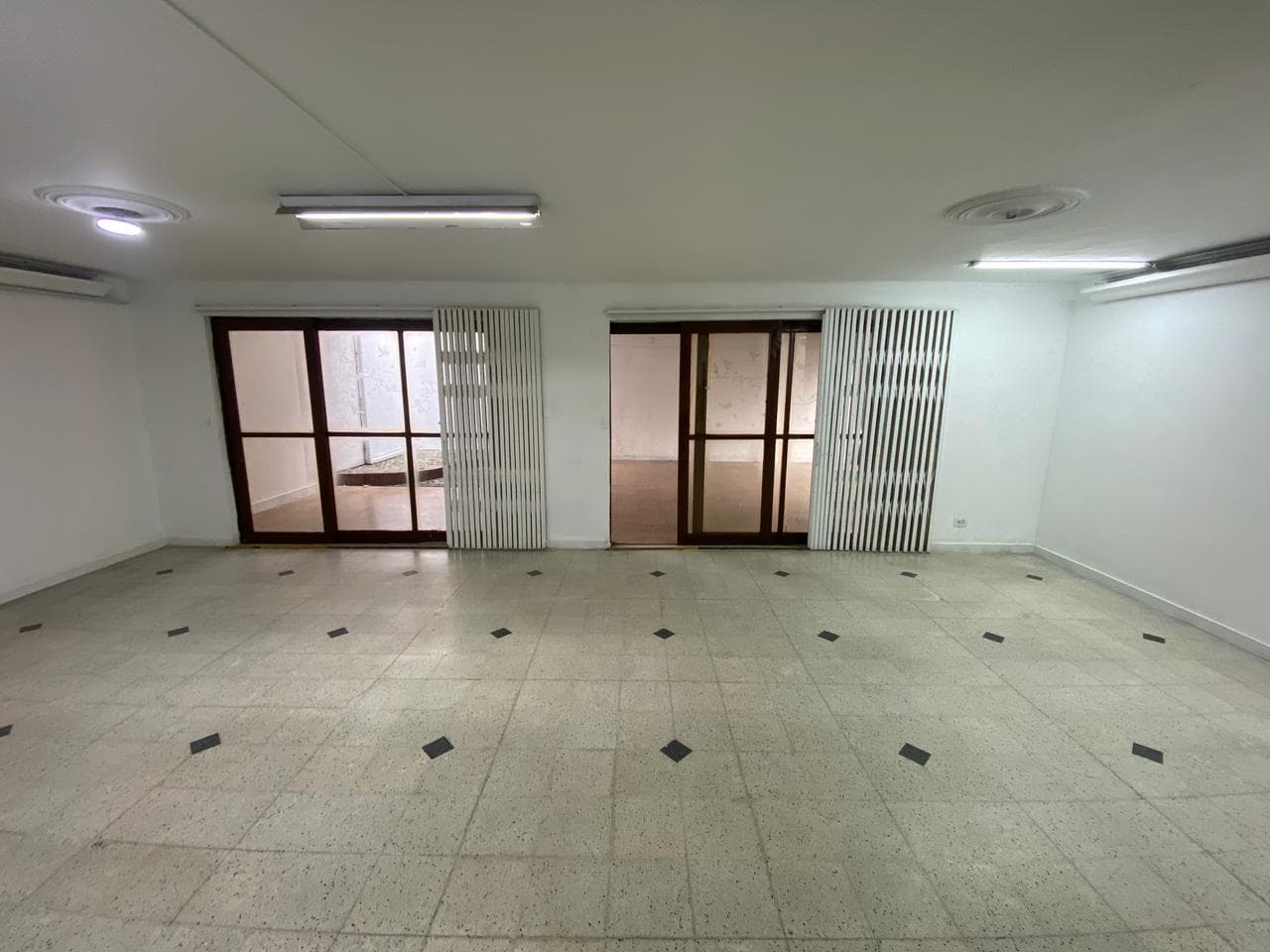 Casa Comercial en arriendo en Los Conquistadores, Laureles, Medellín — foto 3 de 20