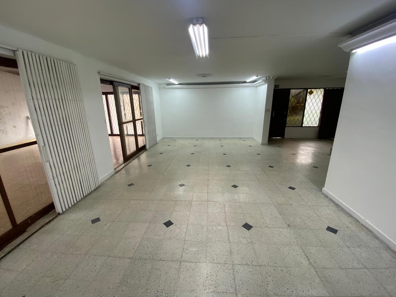 Casa Comercial en arriendo en Los Conquistadores, Laureles, Medellín — foto 4 de 20