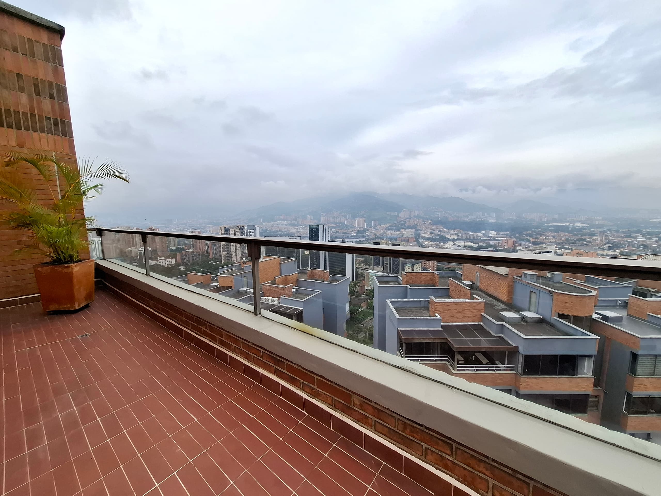 Apartamento en arriendo en Los Balsos, Poblado, Medellín — foto 2 de 20