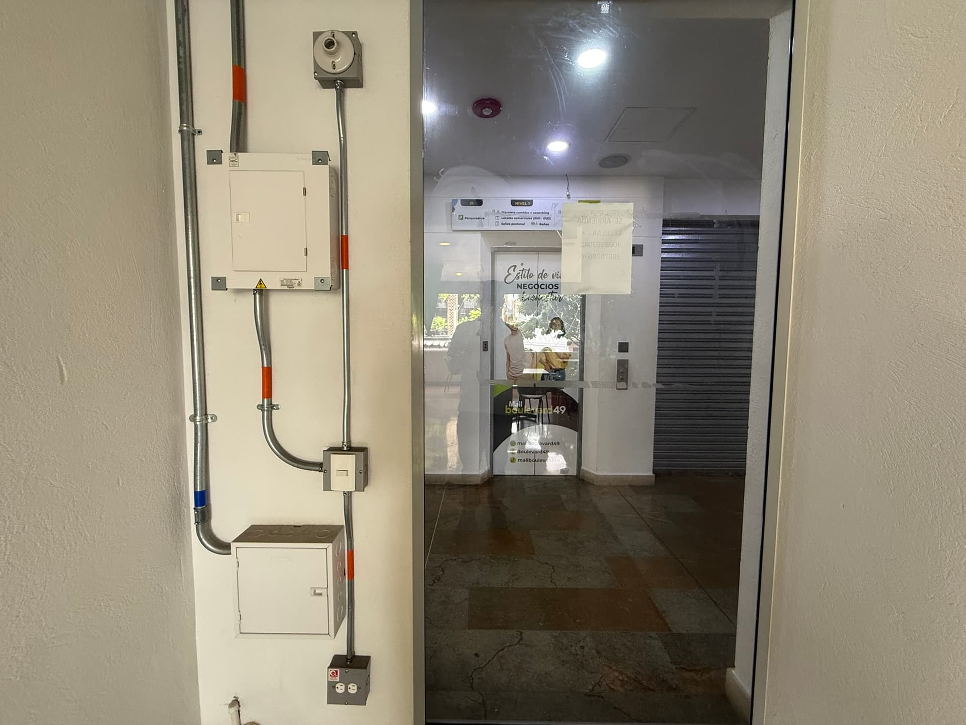 Local en arriendo en Bombona, Centro, Medellín — foto 1 de 13