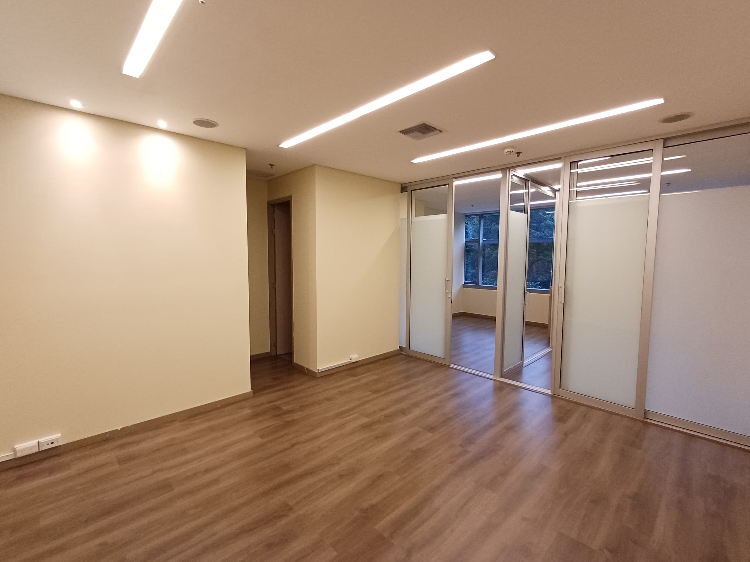 Oficina en arriendo en Milla De Oro, Poblado, Medellín — foto 1 de 13