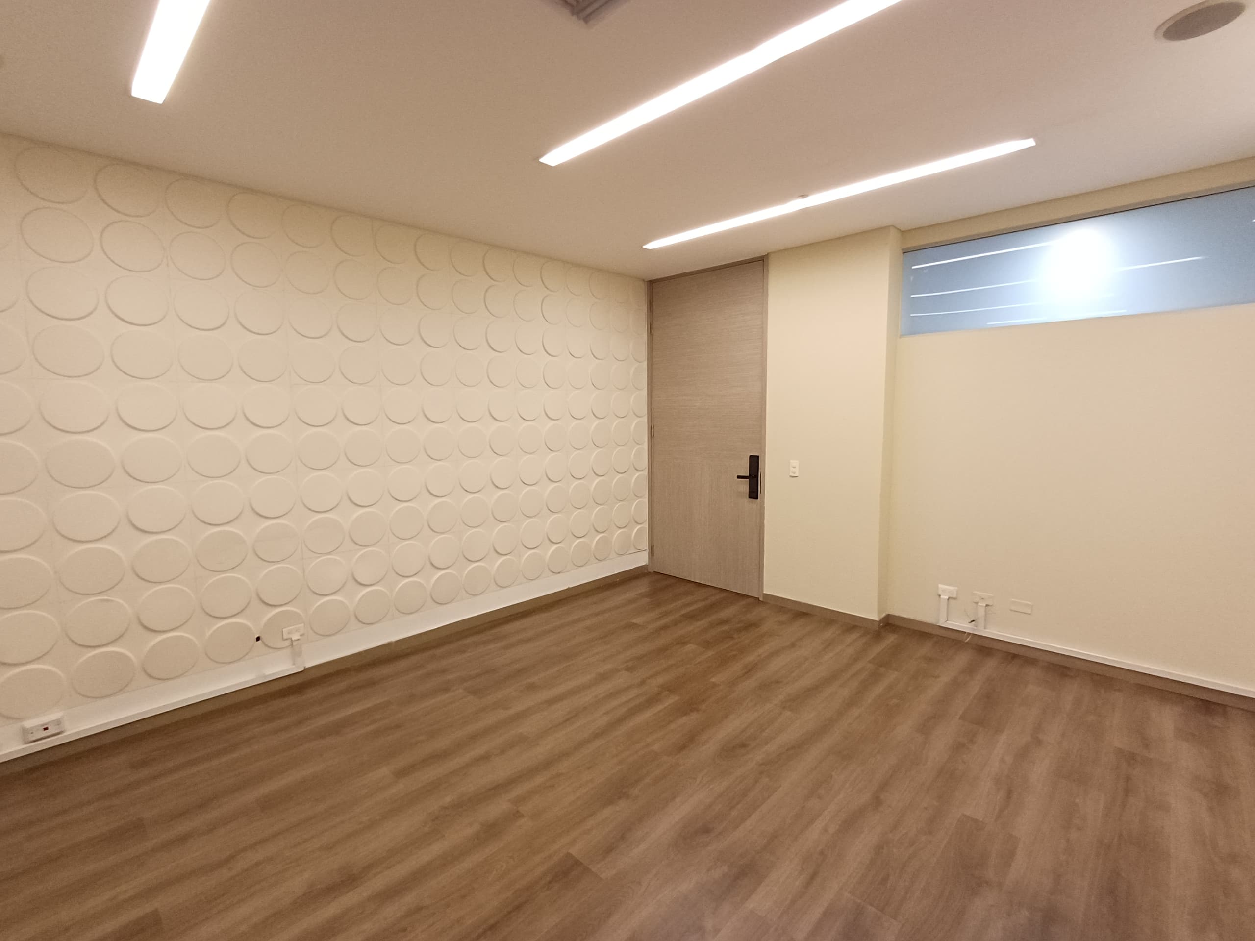 Oficina en arriendo en Milla De Oro, Poblado, Medellín — foto 3 de 13