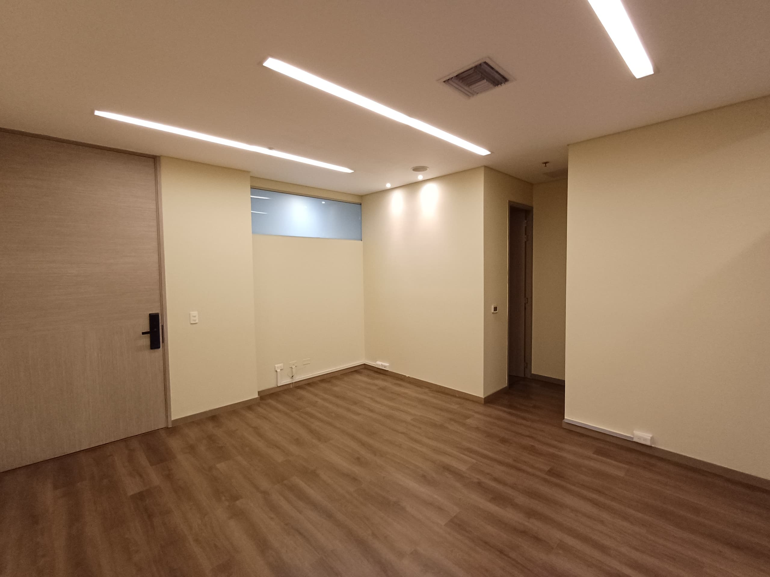 Oficina en arriendo en Milla De Oro, Poblado, Medellín — foto 4 de 13