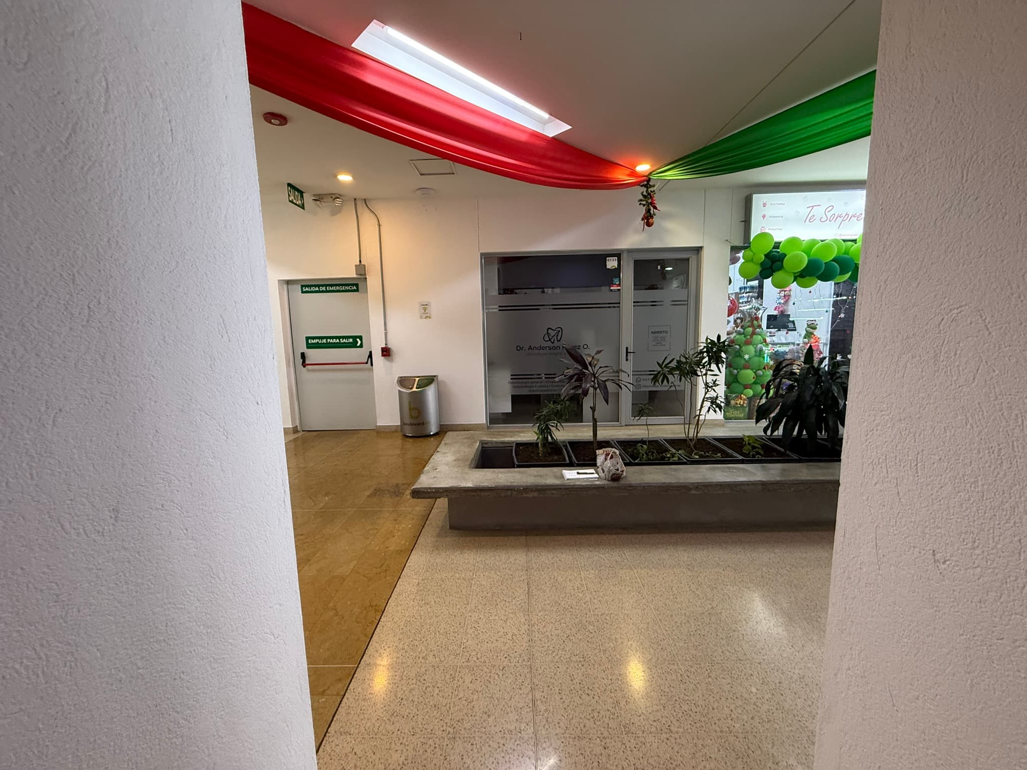 Local en arriendo en Boston, Centro, Medellín — foto 1 de 15