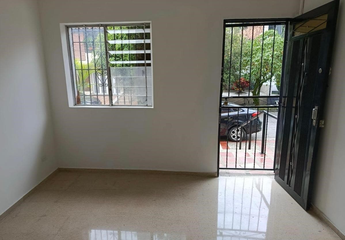 Casa Vivienda en arriendo en Laureles, Medellín — foto 1 de 20