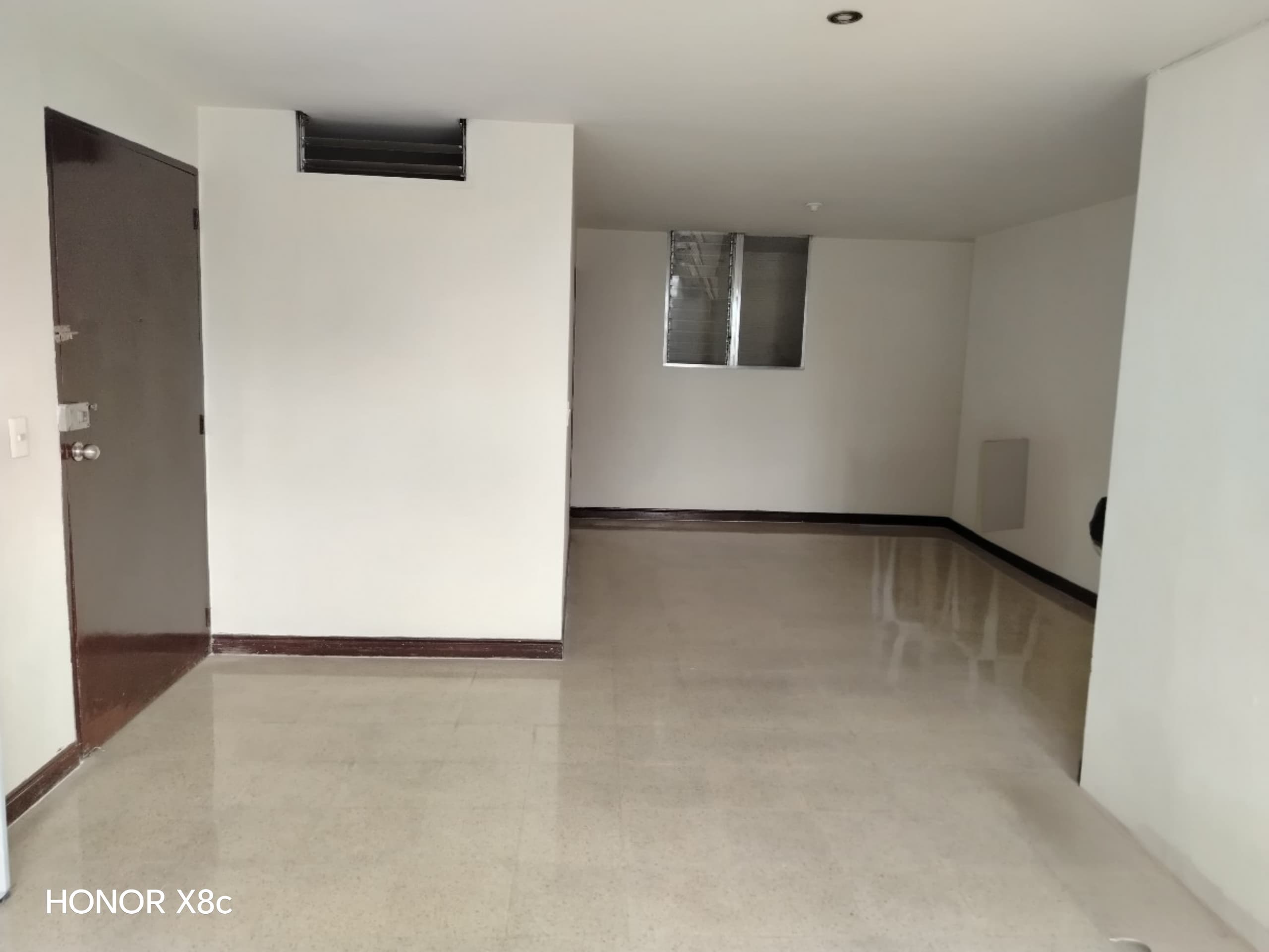 Apartamento en arriendo en Santa Teresita, La America, Medellín — foto 1 de 20