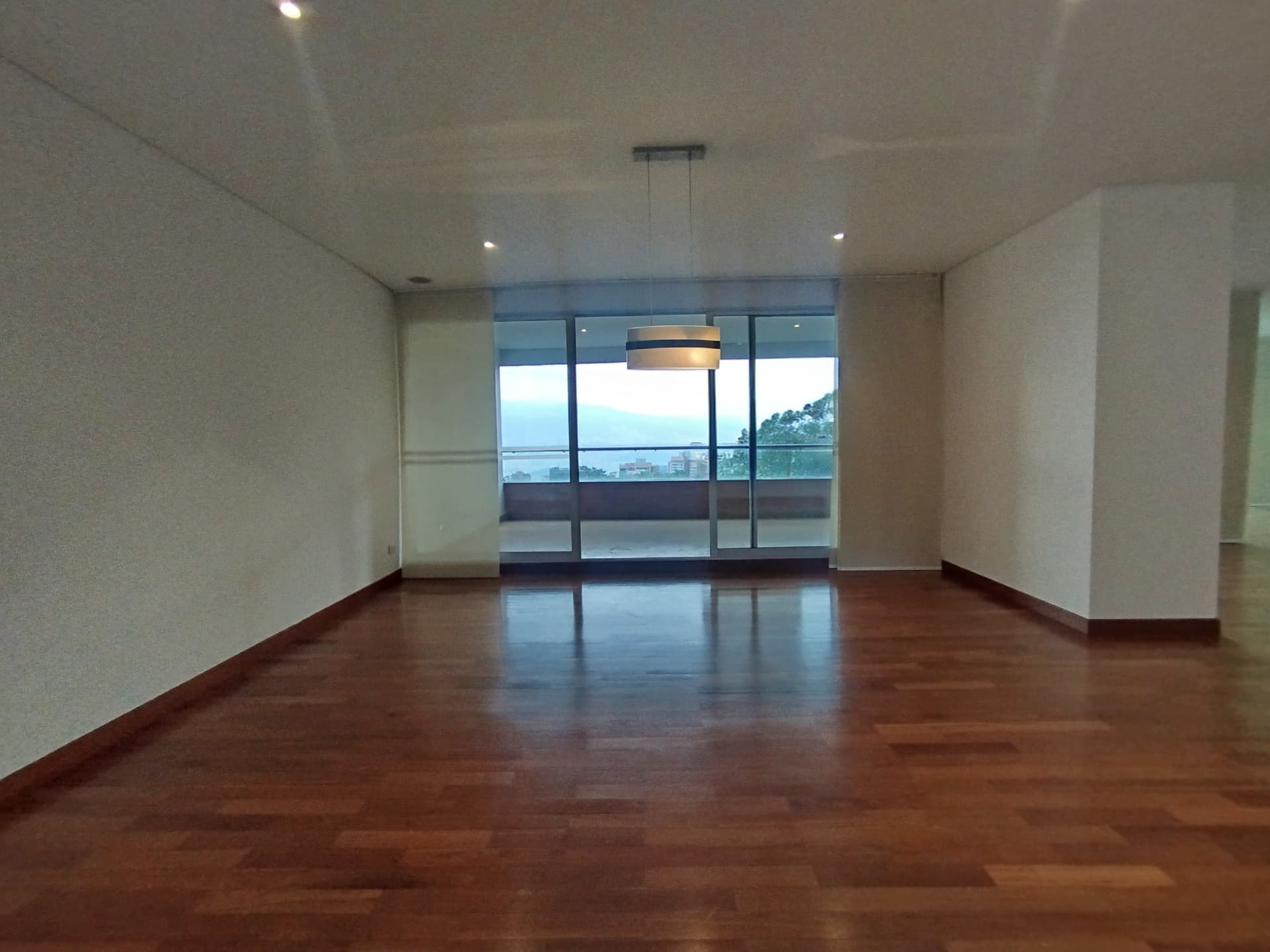 Apartamento en arriendo en La Calera, Poblado, Medellín — foto 1 de 20