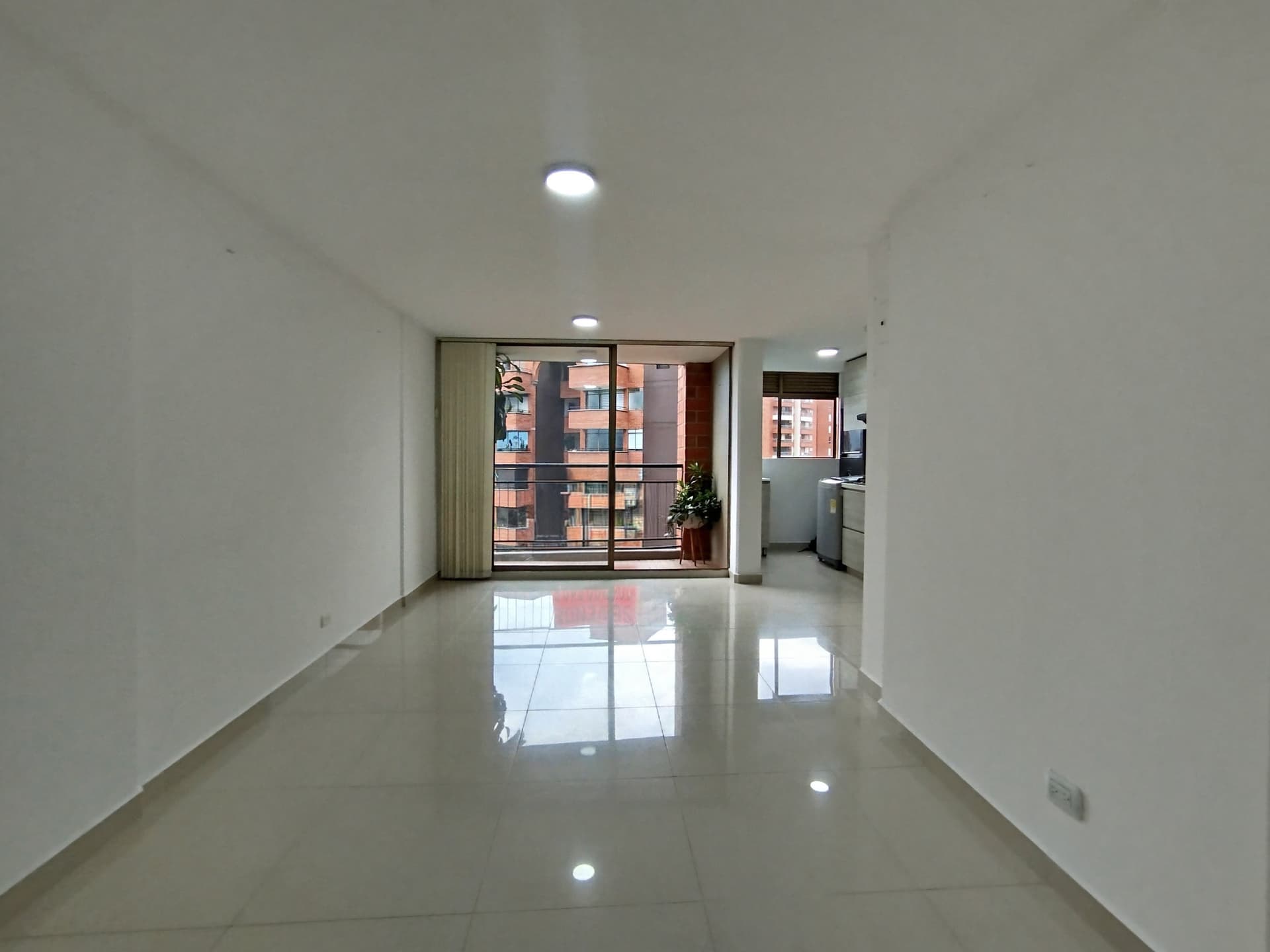 Apartamento en arriendo en Castropol, Poblado, Medellín — foto 1 de 20