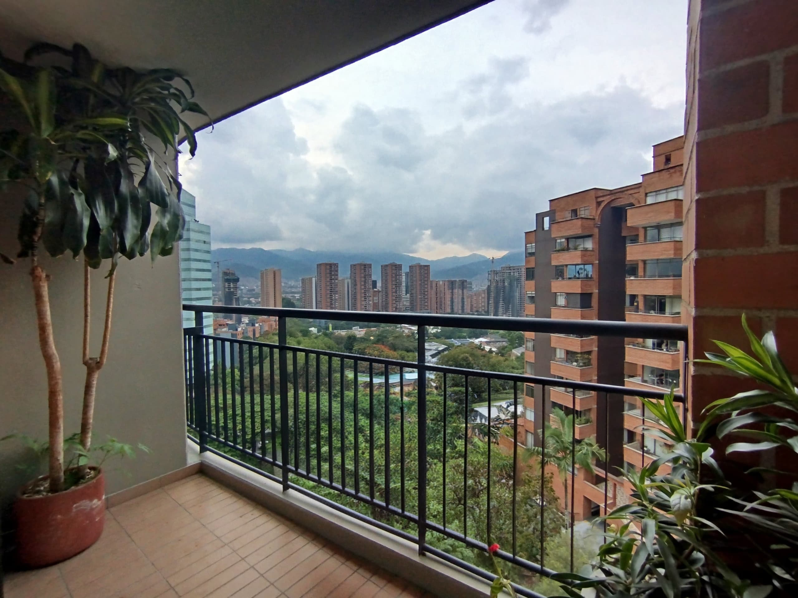 Apartamento en arriendo en Castropol, Poblado, Medellín — foto 4 de 20