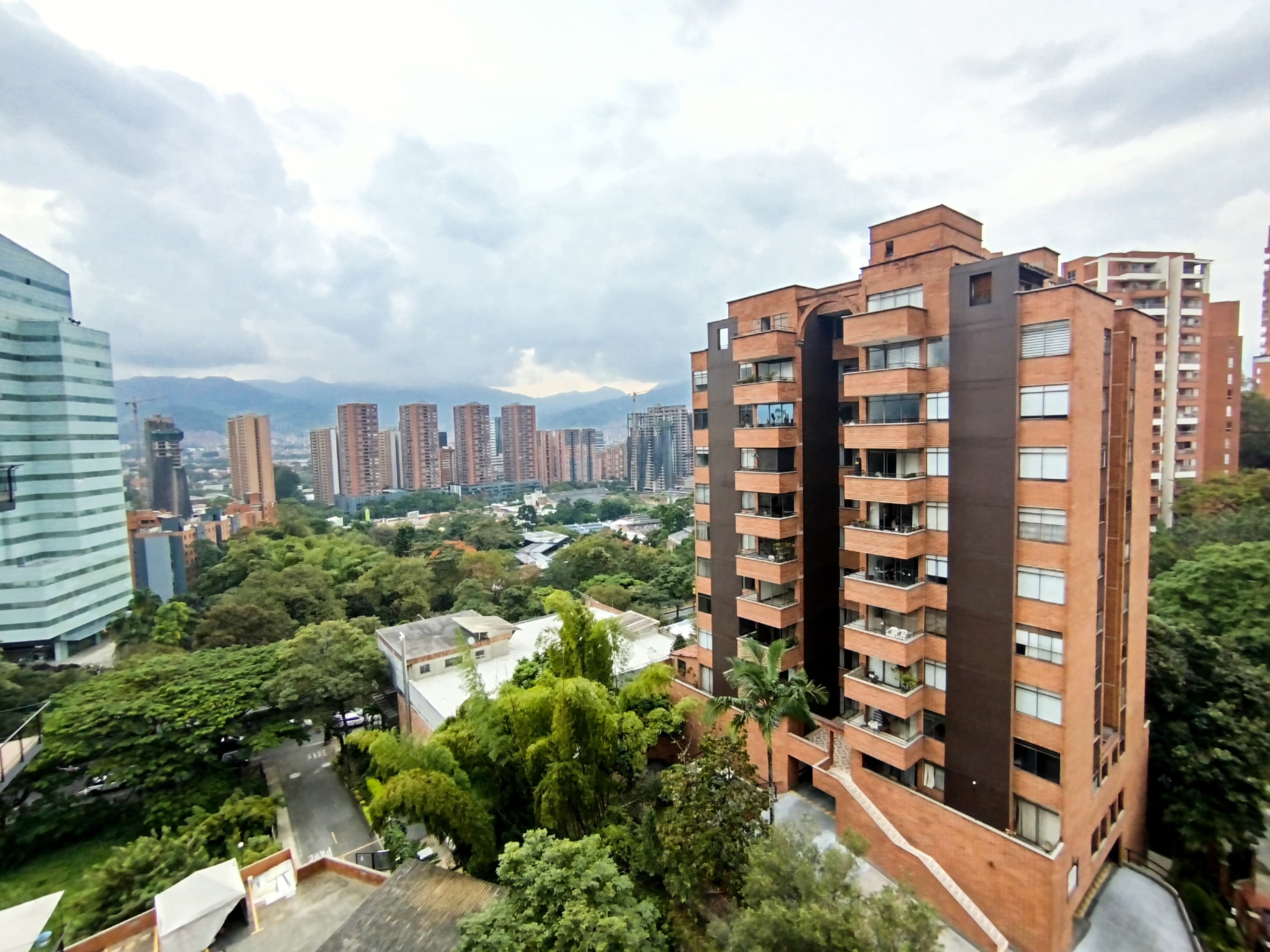 Apartamento en arriendo en Castropol, Poblado, Medellín — foto 5 de 20