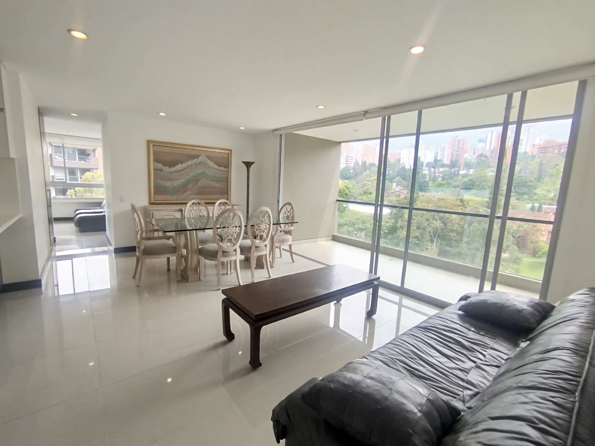 Apartamento en arriendo en Transversal Intermedia, Poblado, Medellín — foto 1 de 20