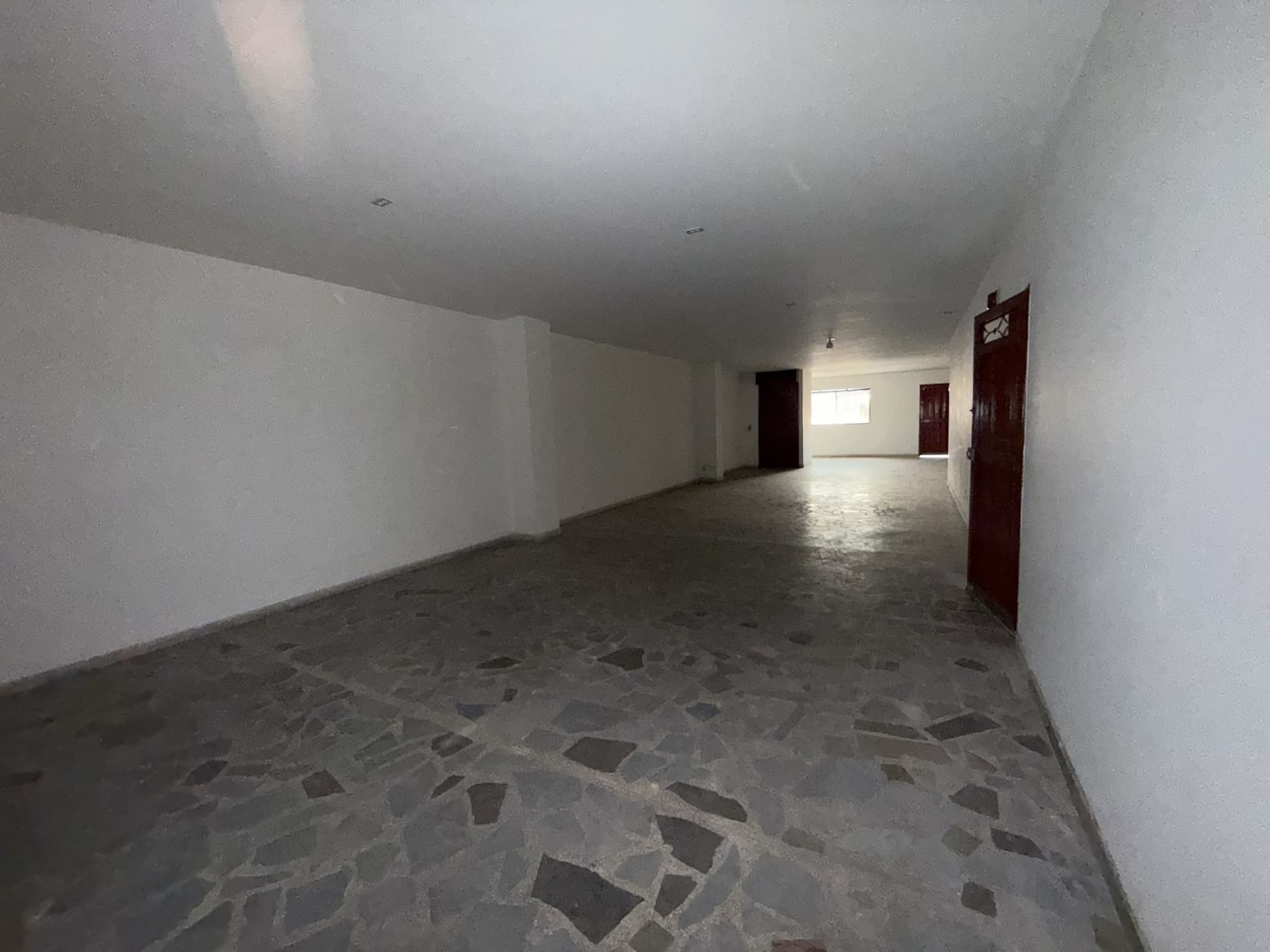 Bodega en arriendo en Caribe, Medellín — foto 1 de 13