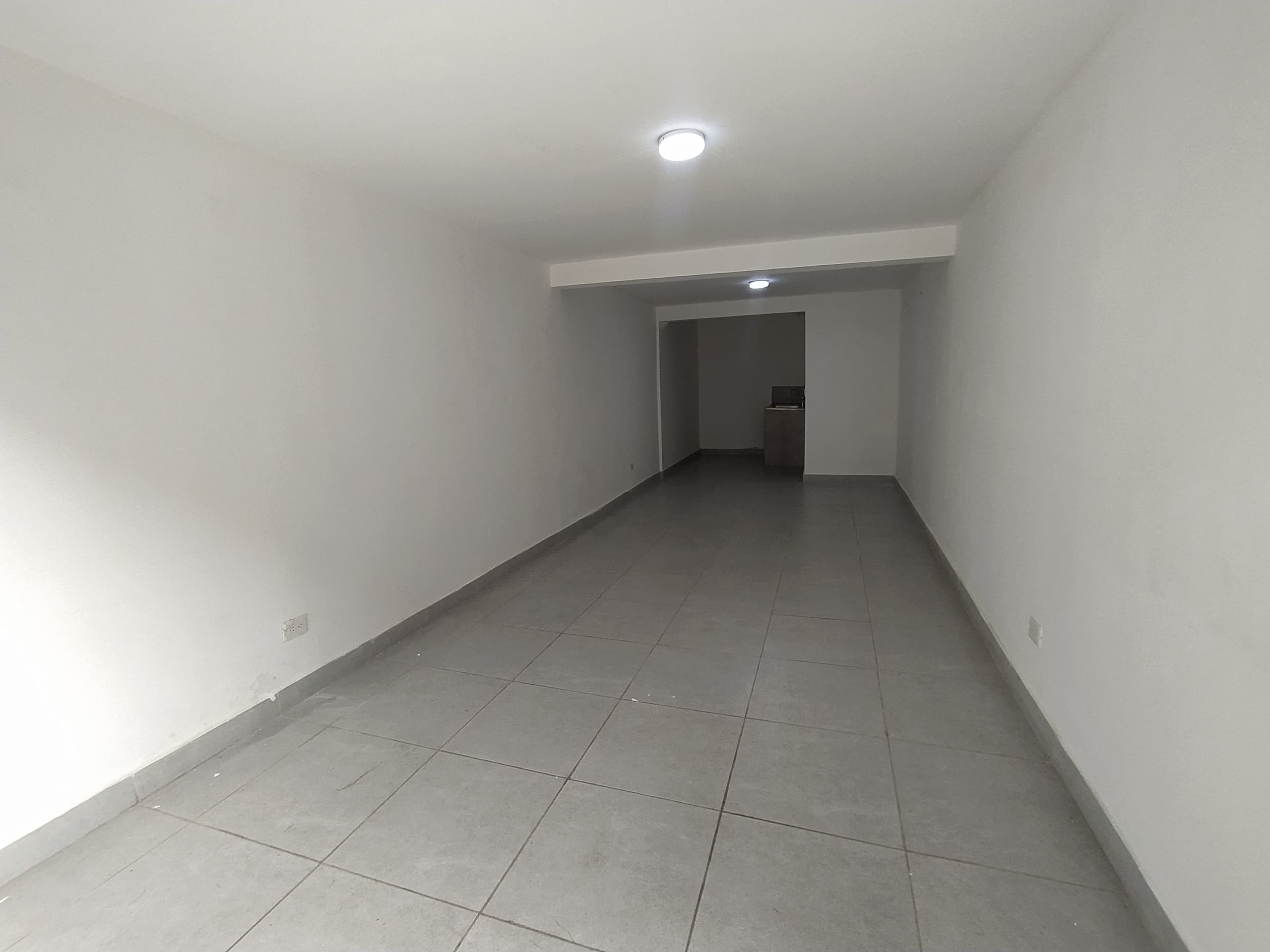 Local en arriendo en Los Colores, Laureles, Medellín — foto 1 de 14