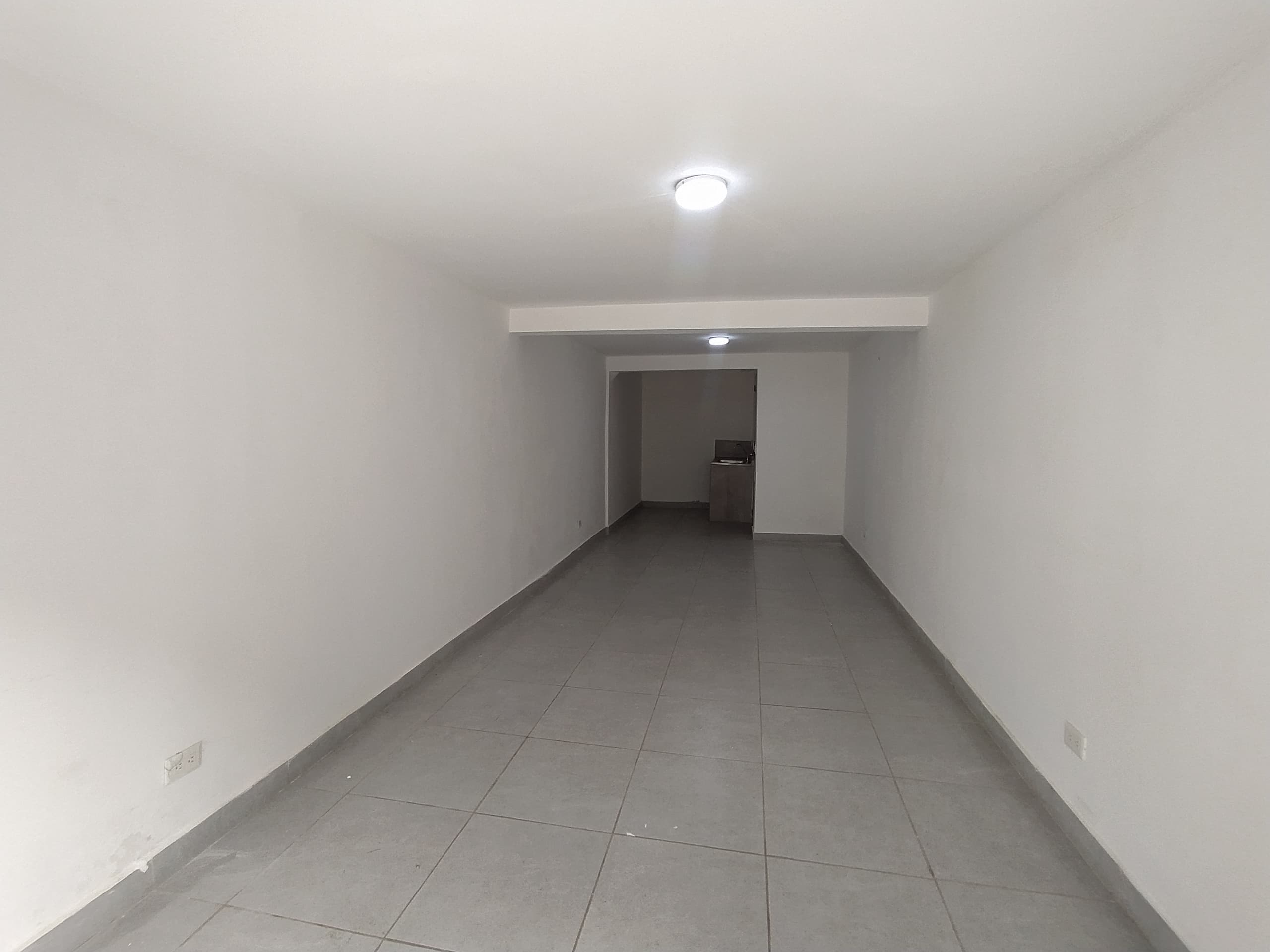 Local en arriendo en Los Colores, Laureles, Medellín — foto 3 de 14