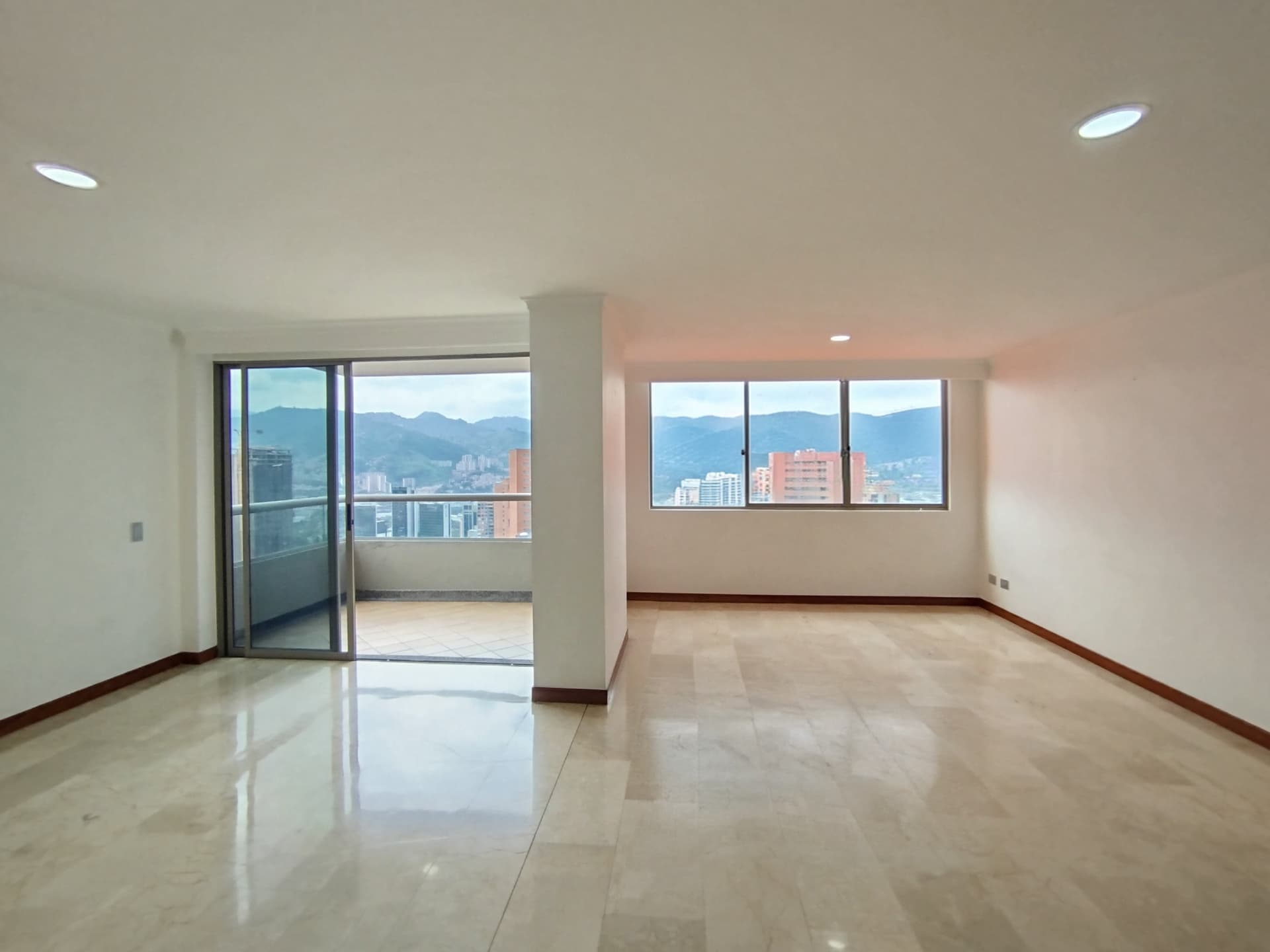 Apartamento en arriendo en Los Balsos, Poblado, Medellín — foto 1 de 20