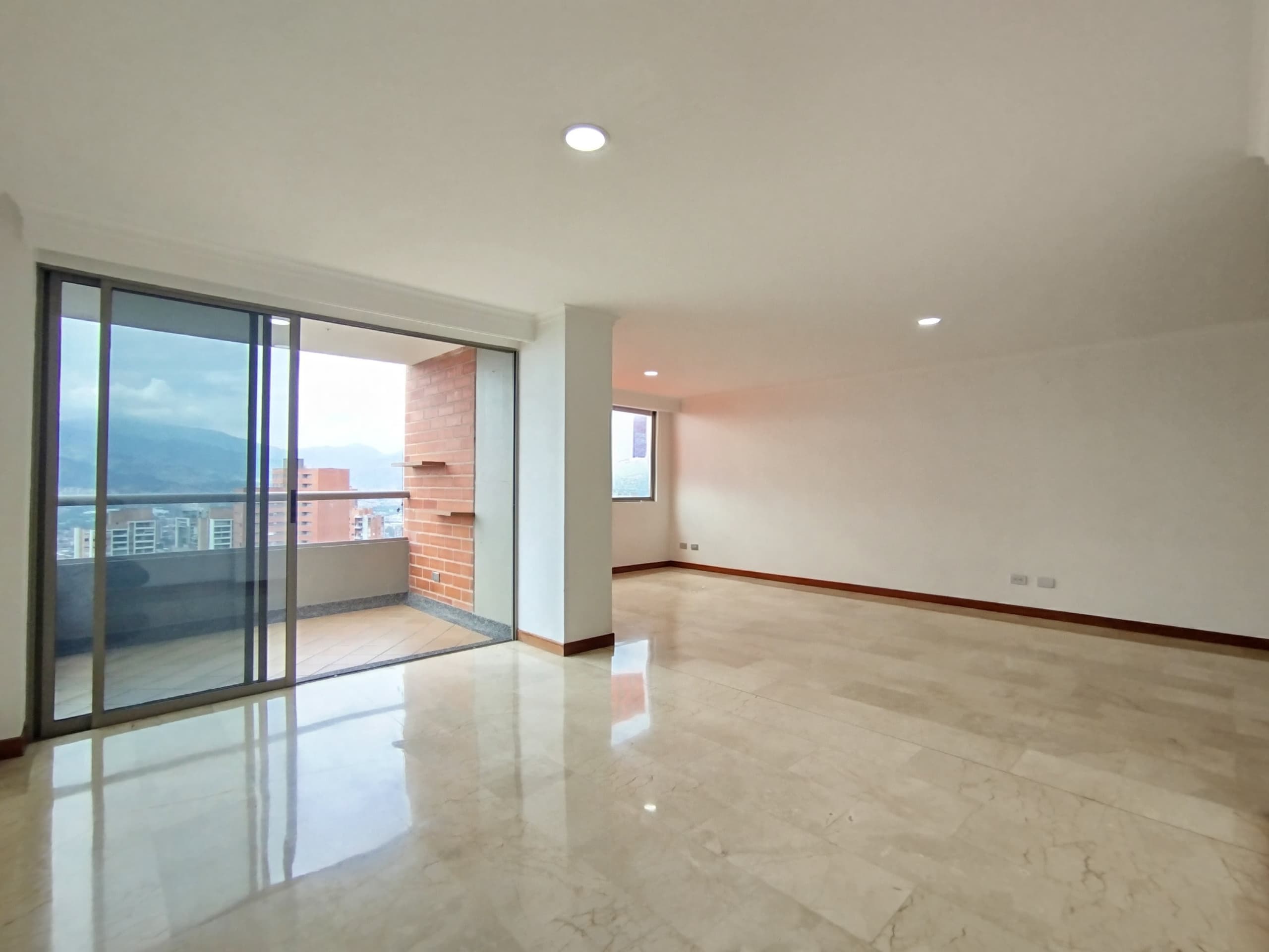 Apartamento en arriendo en Los Balsos, Poblado, Medellín — foto 4 de 20
