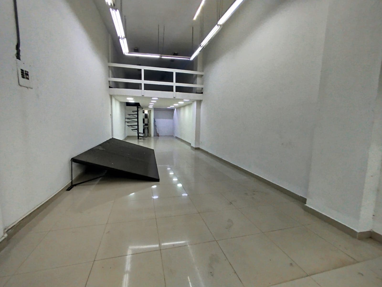 Local en arriendo en Med, Centro, Medellín — foto 1 de 20