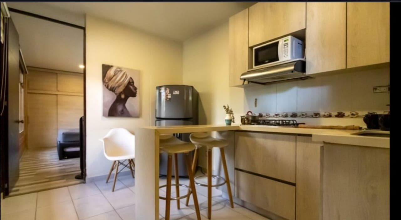 Apartaestudio en arriendo en Los Conquistadores, Laureles, Medellín — foto 1 de 12