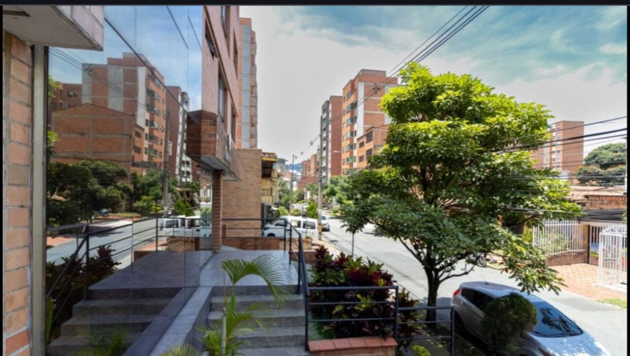 Apartaestudio en arriendo en Los Conquistadores, Laureles, Medellín — foto 2 de 12