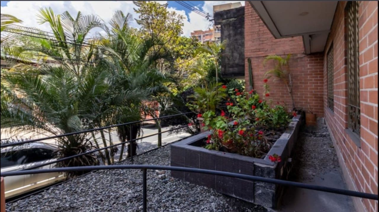 Apartaestudio en arriendo en Los Conquistadores, Laureles, Medellín — foto 3 de 12