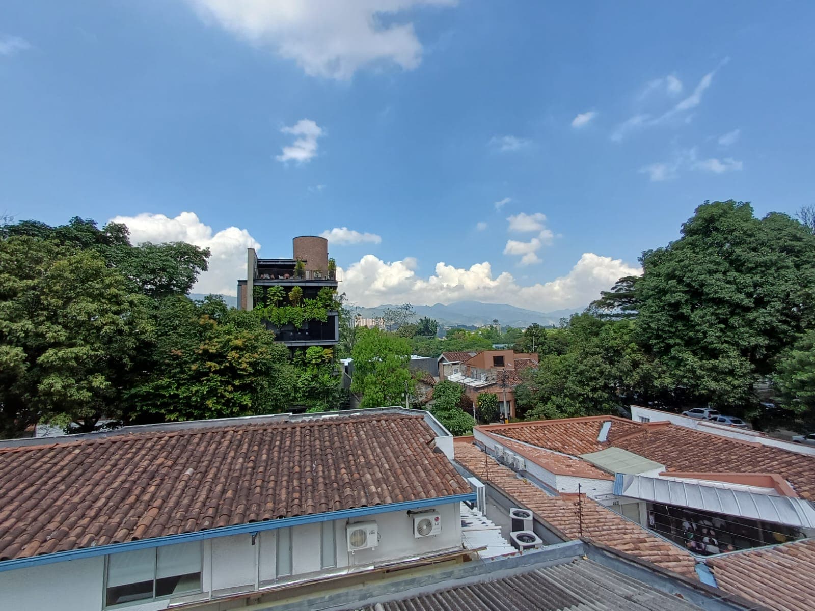 Oficina en arriendo en Santa María De Los Ángeles, Poblado, Medellín — foto 1 de 20