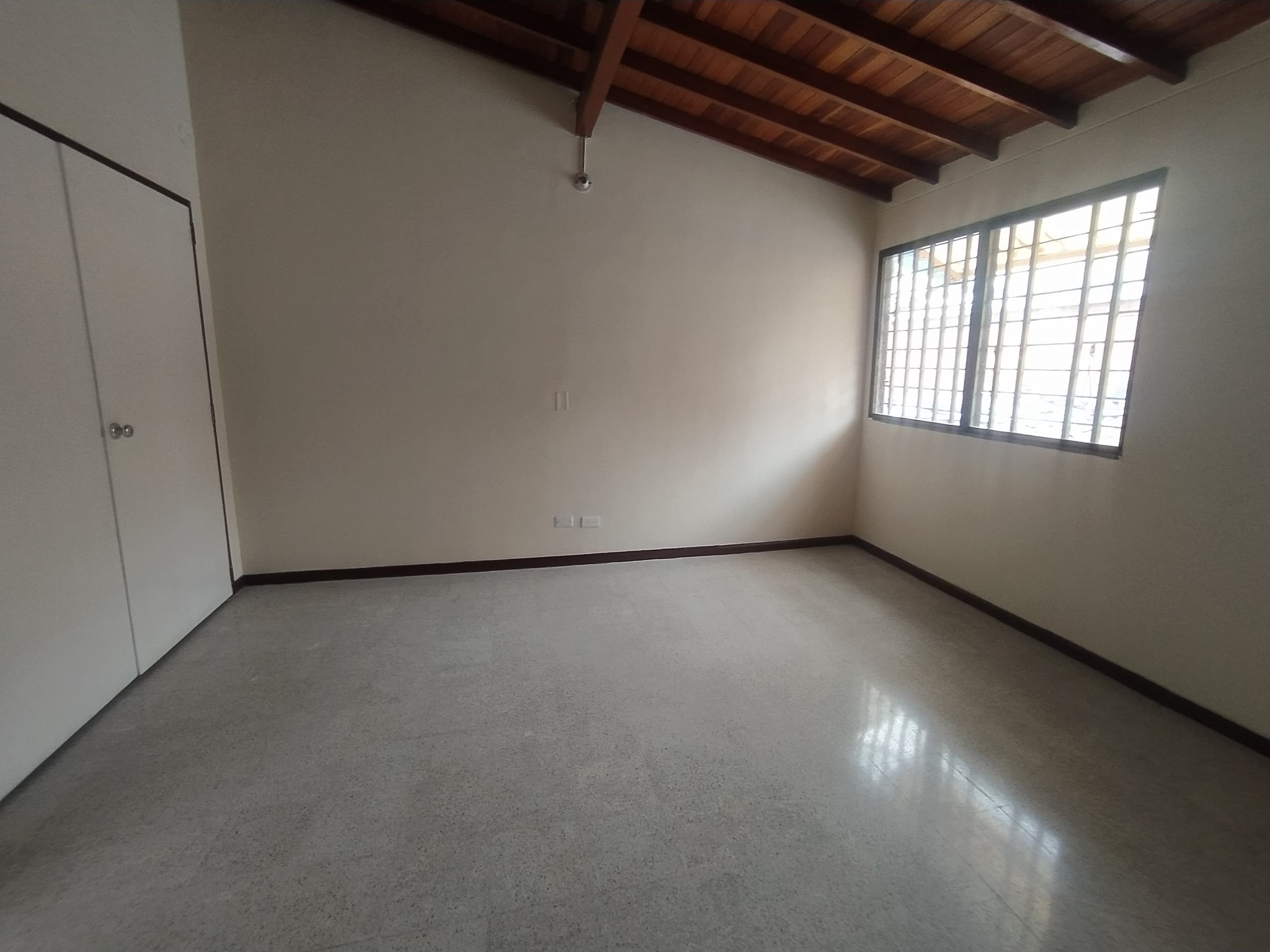 Casa Comercial en arriendo en Los Colores, Laureles, Medellín — foto 4 de 20