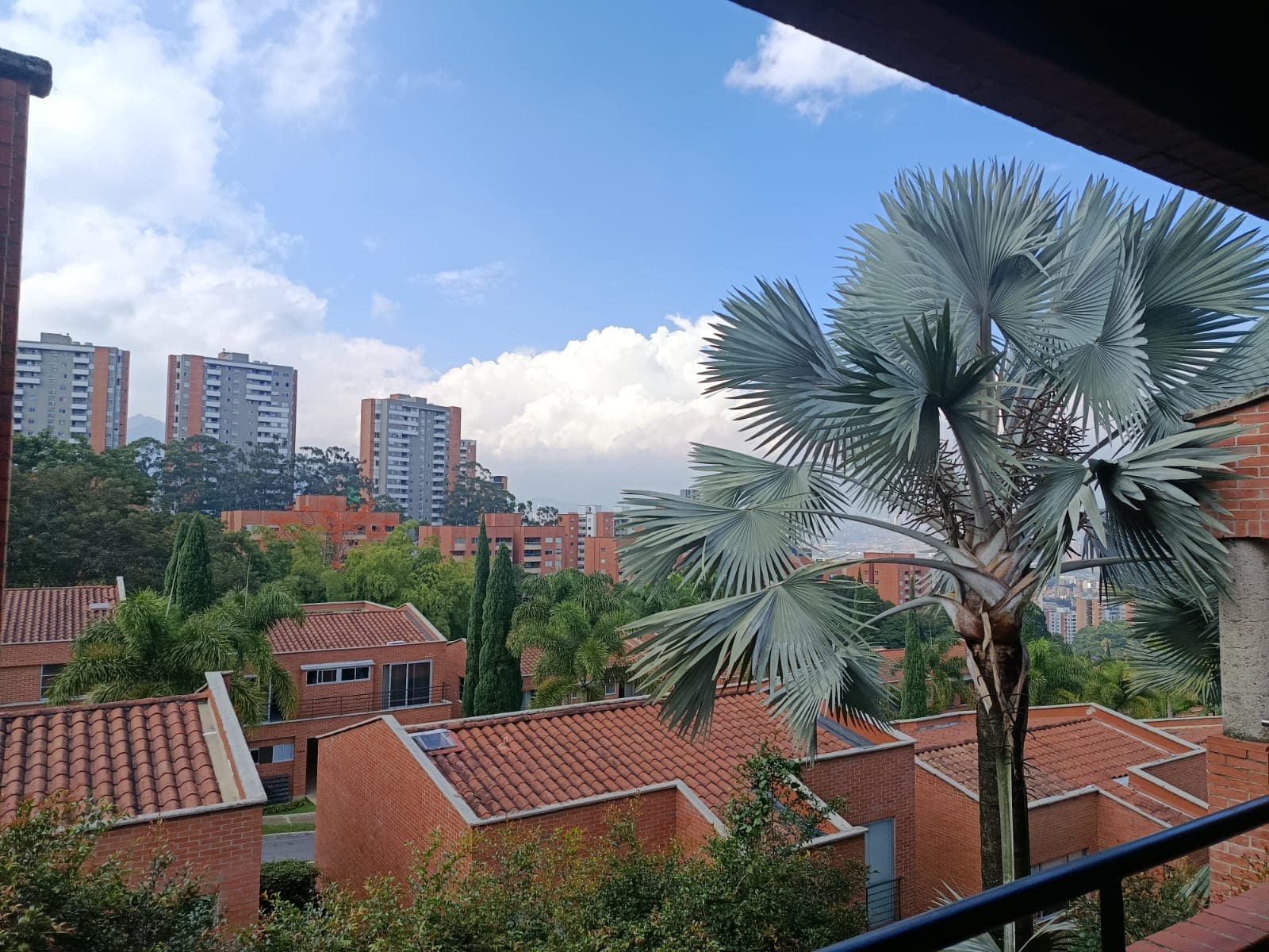 Casa Vivienda en arriendo en Transversal Intermedia, Poblado, Medellín — foto 1 de 20