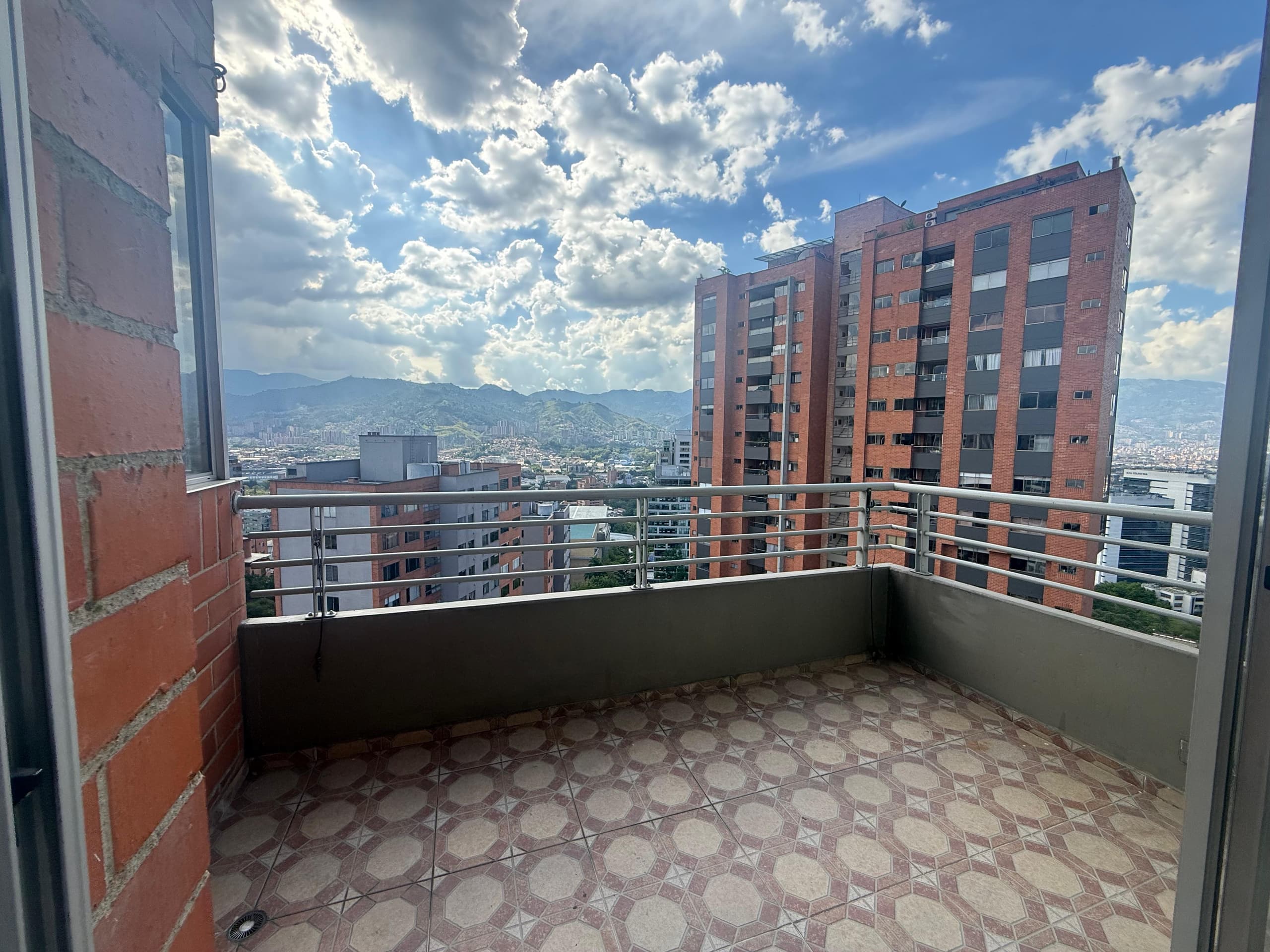 Apartamento en arriendo en Los Balsos, Poblado, Medellín — foto 2 de 20