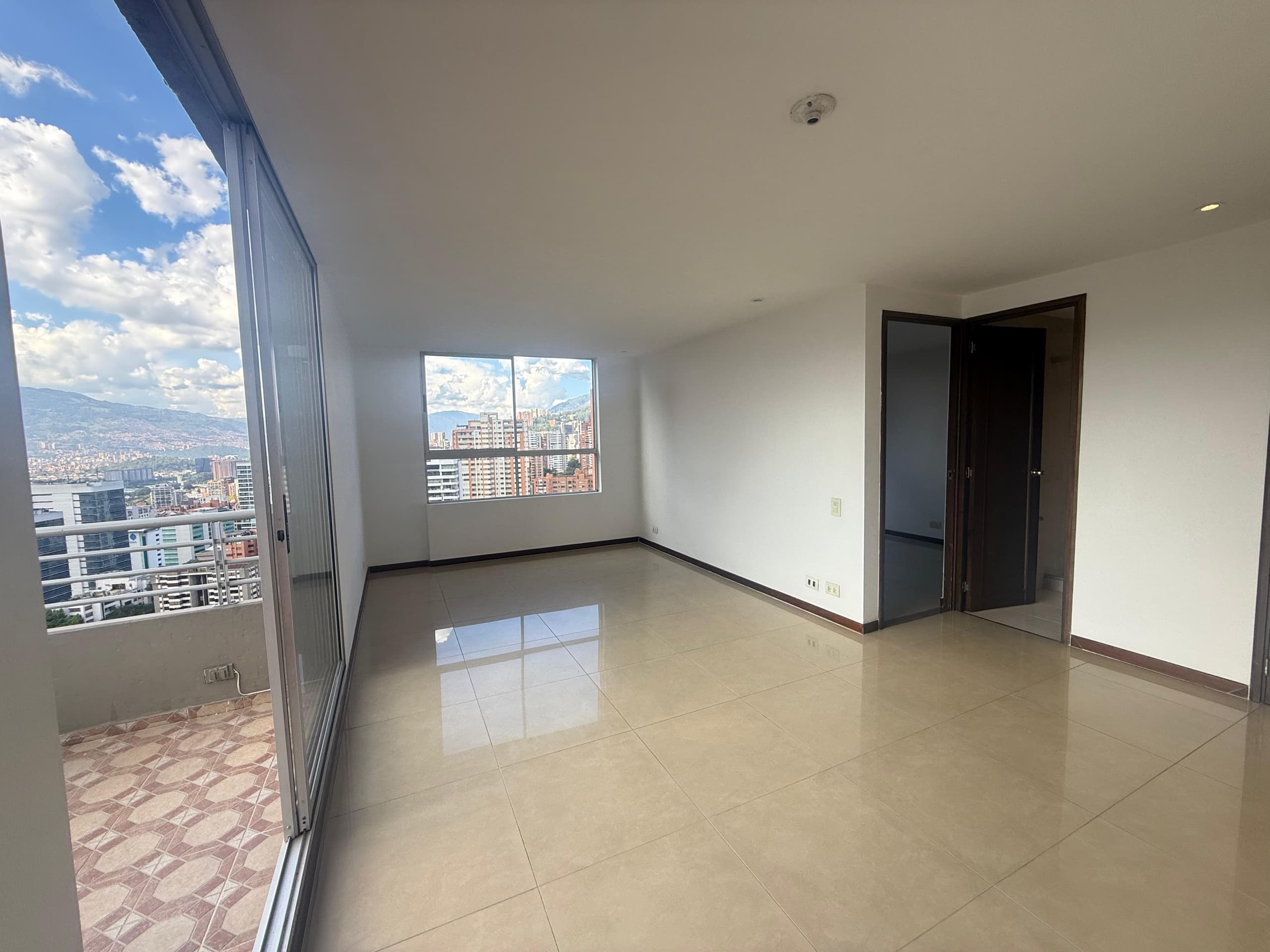 Apartamento en arriendo en Los Balsos, Poblado, Medellín — foto 3 de 20
