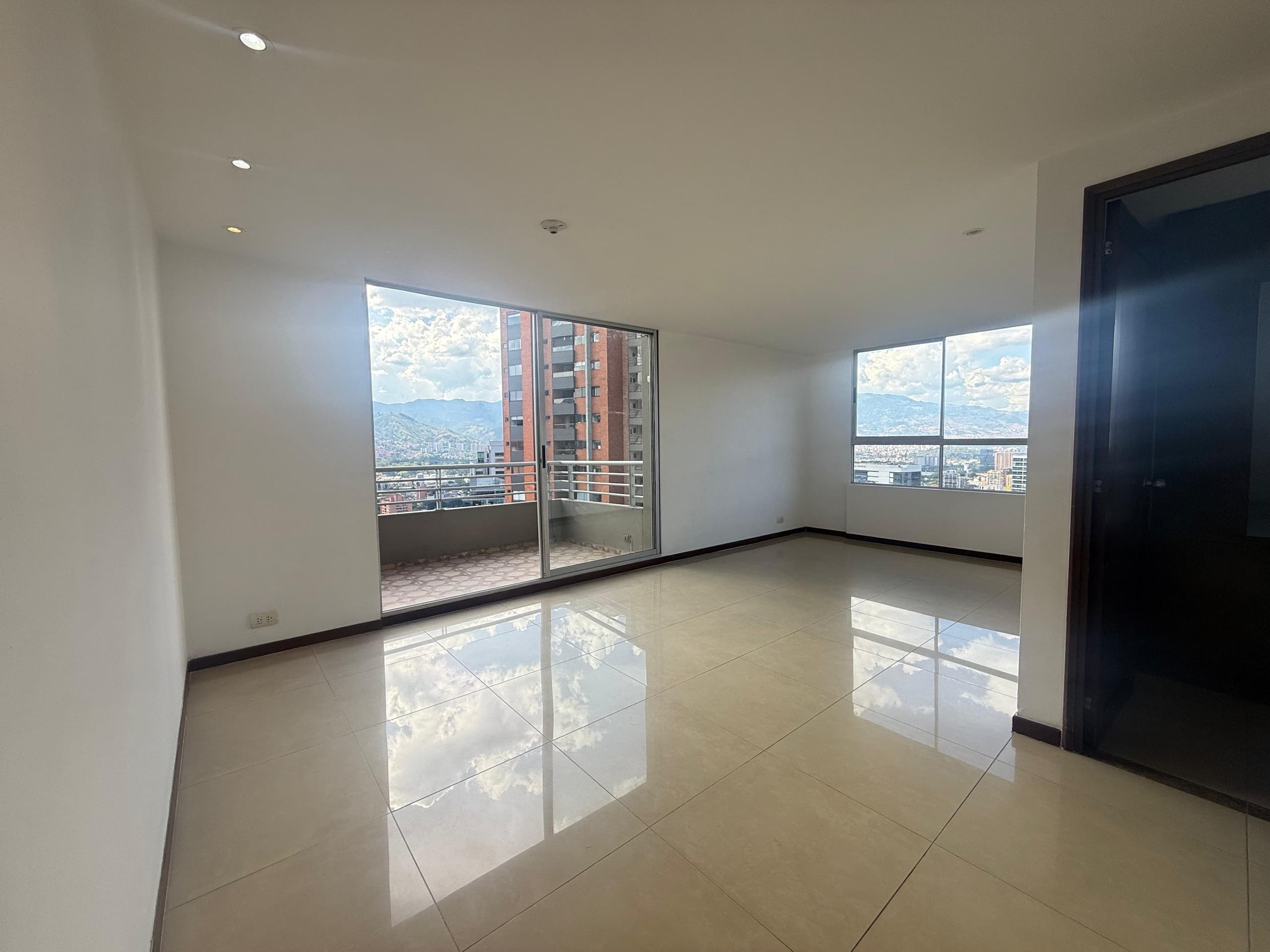 Apartamento en arriendo en Los Balsos, Poblado, Medellín — foto 4 de 20