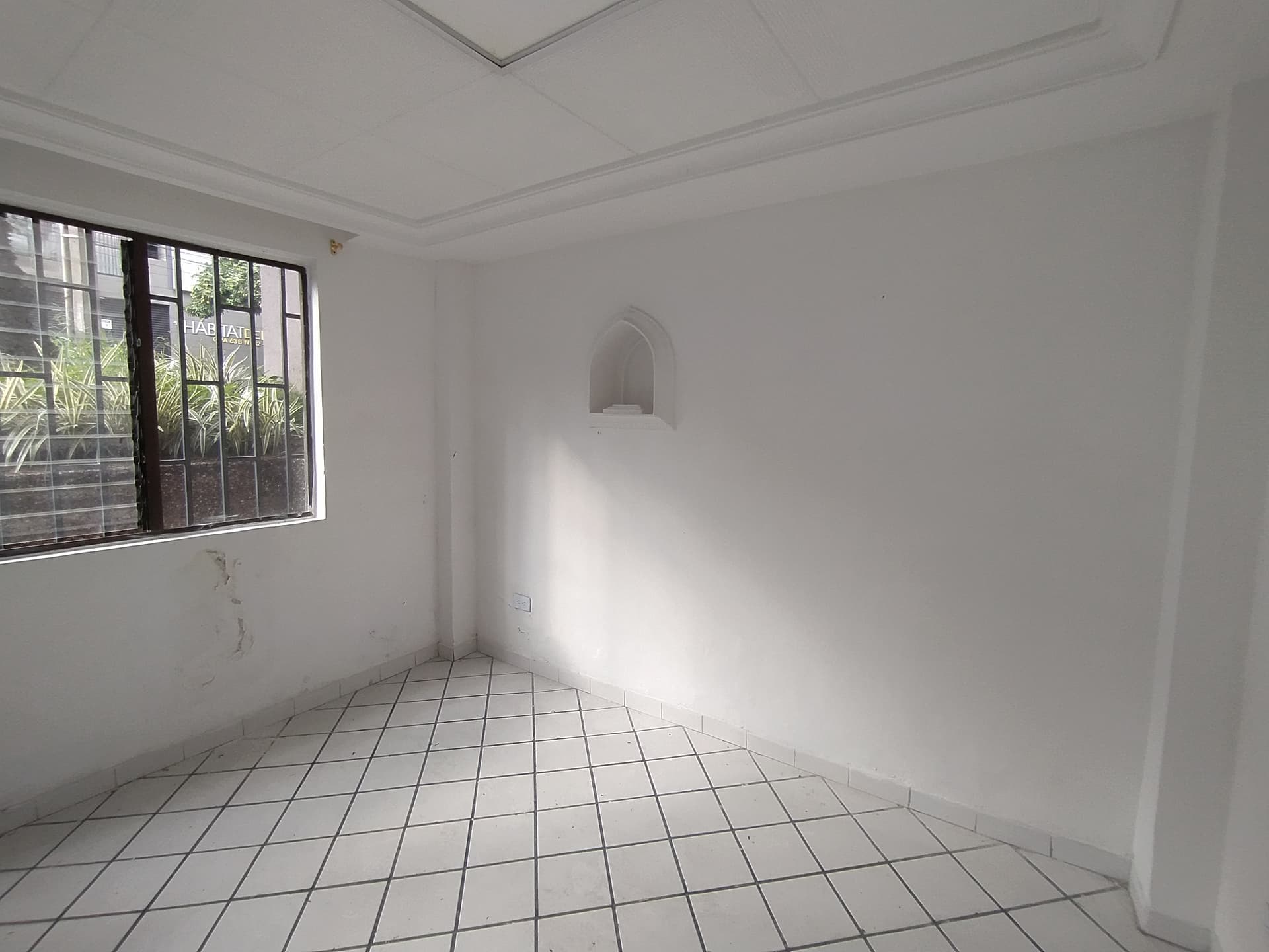 Local en arriendo en Laureles, Medellín — foto 1 de 14