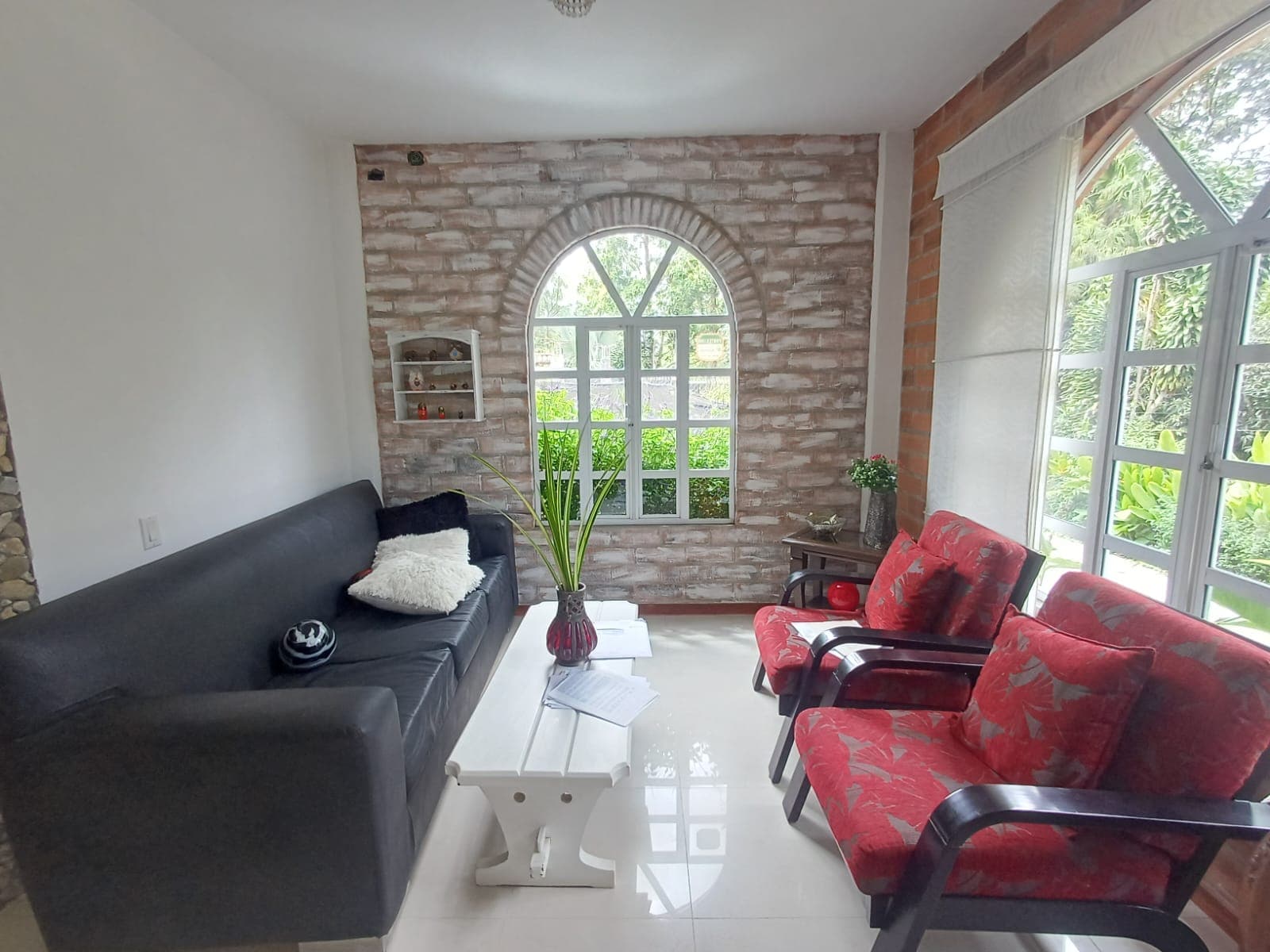 Casa Vivienda en arriendo en Transversal Intermedia, Poblado, Medellín — foto 1 de 20