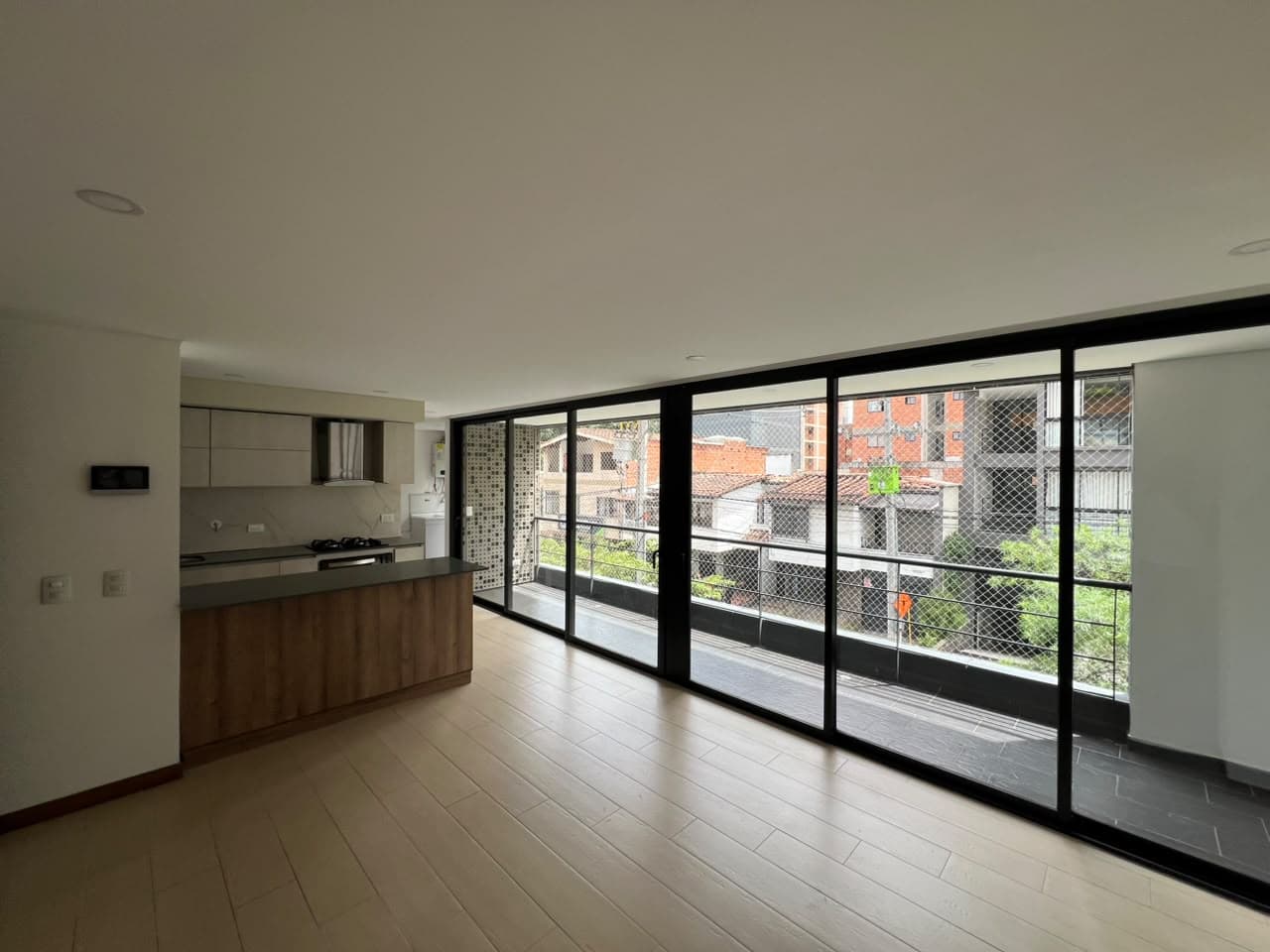 Apartamento en arriendo en Los Conquistadores, Laureles, Medellín — foto 1 de 20