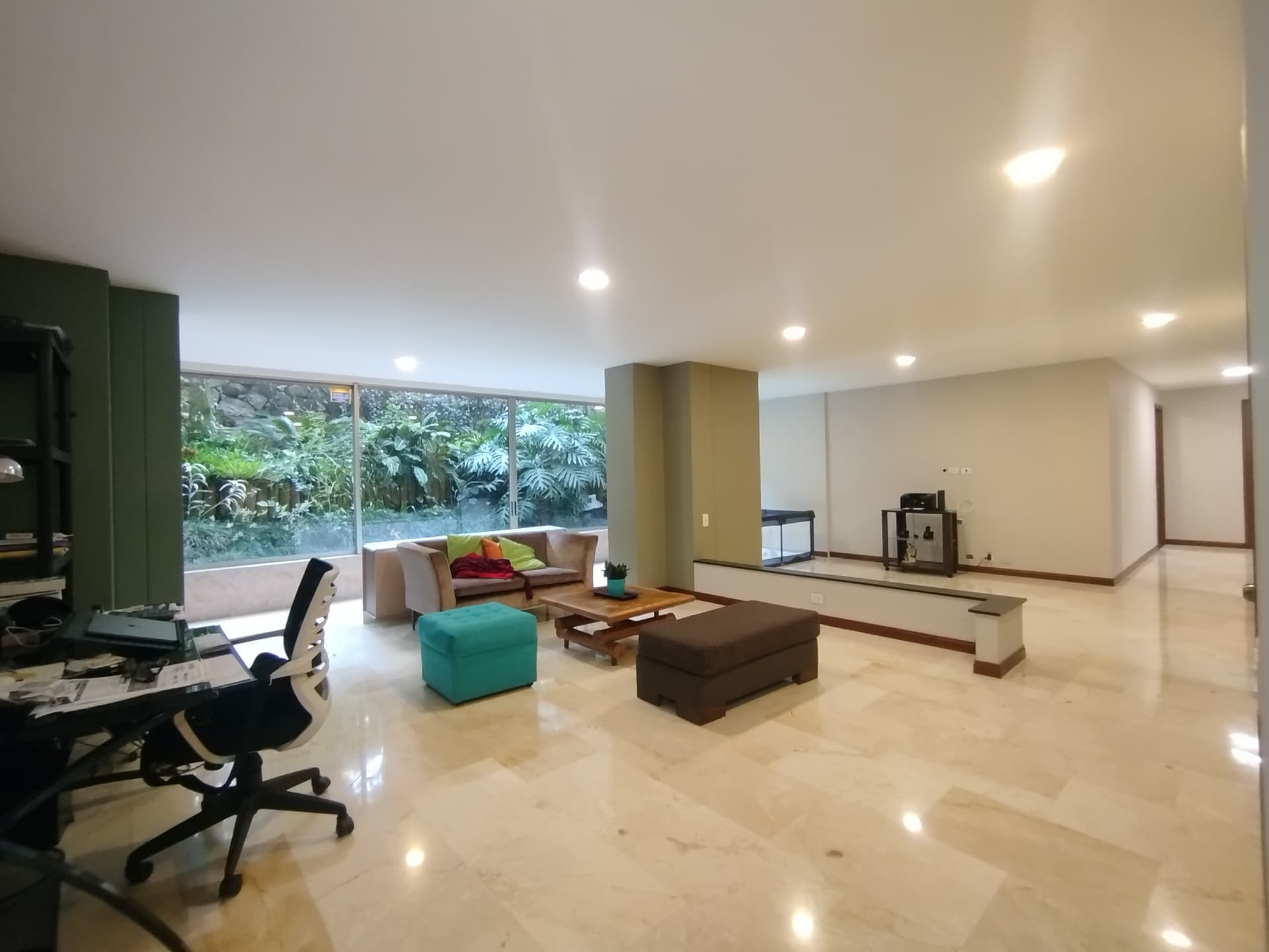 Apartamento en arriendo en La Tomatera, Poblado, Medellín — foto 1 de 20