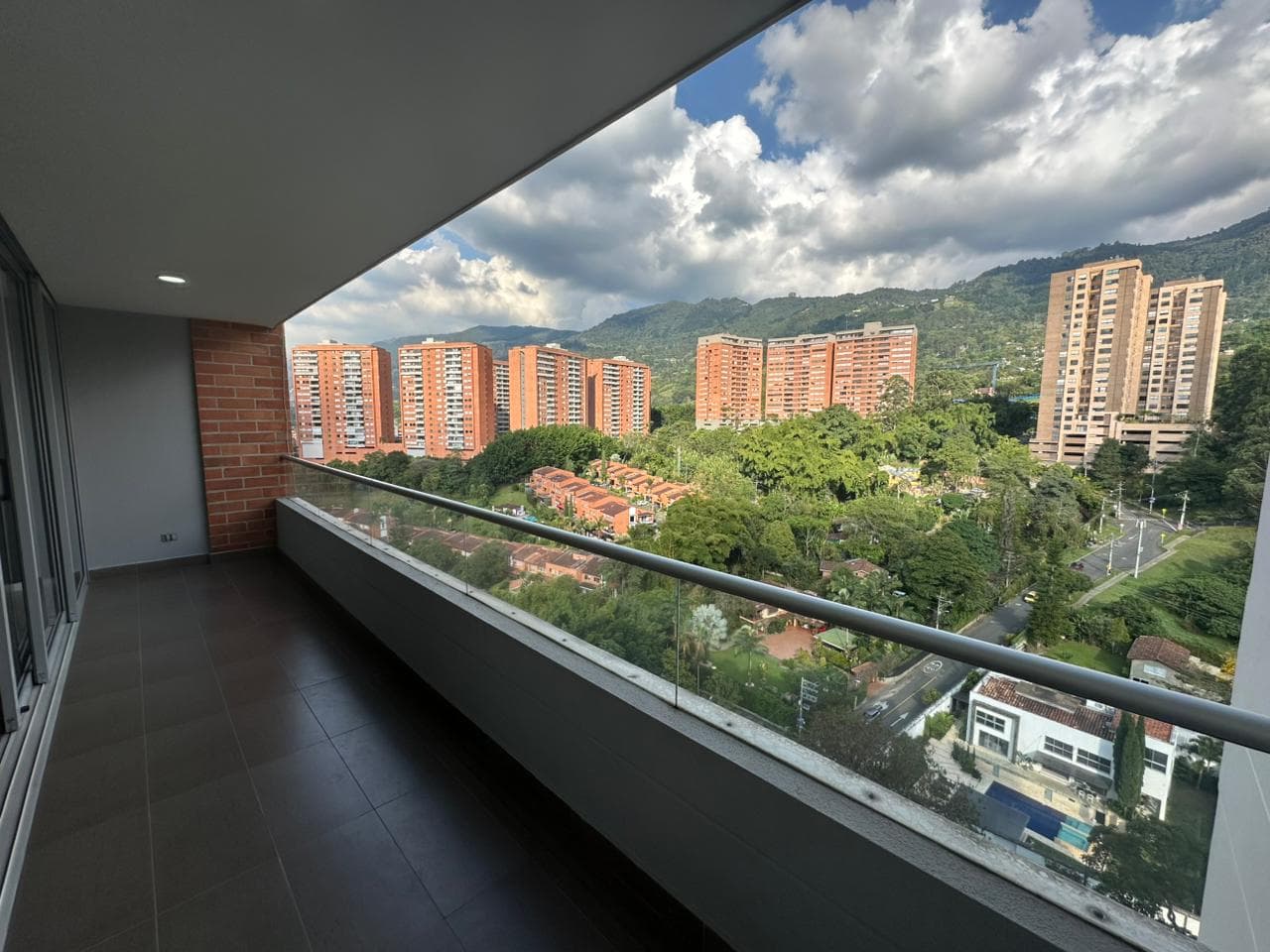 Apartamento en arriendo en Loma De Las Brujas, Envigado — foto 2 de 20