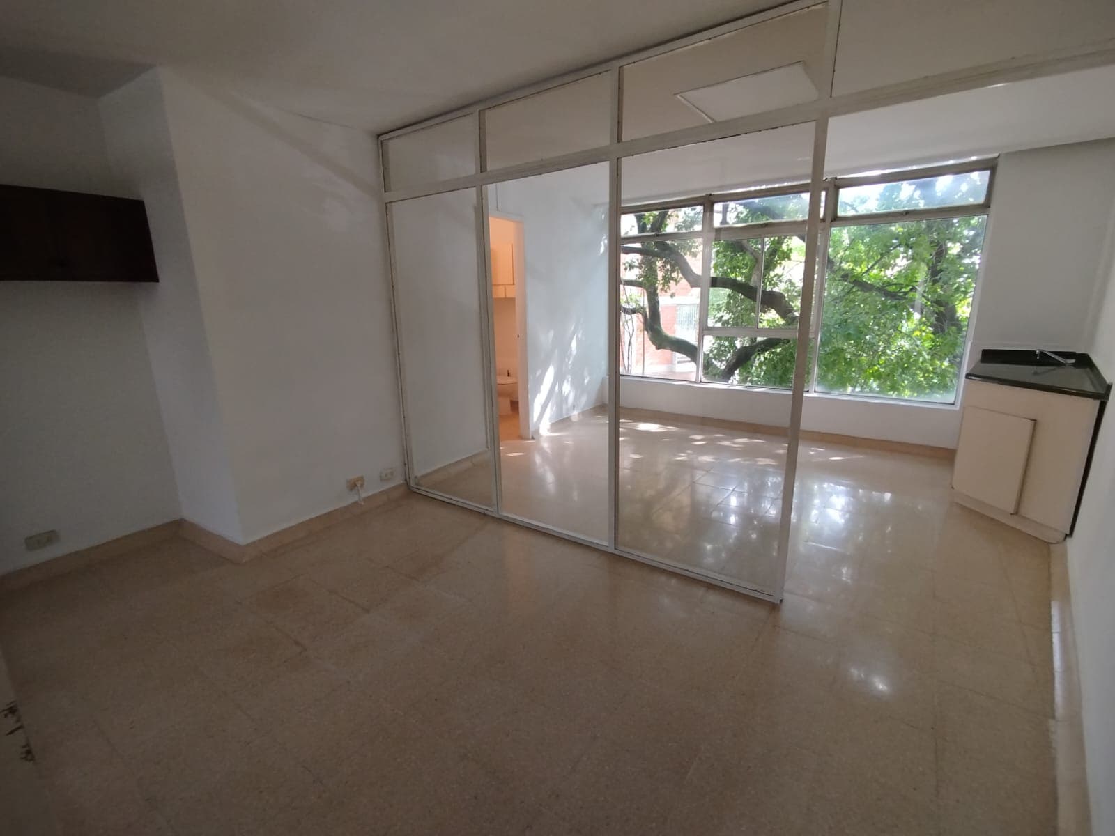 Oficina en arriendo en Laureles, Medellín — foto 1 de 12