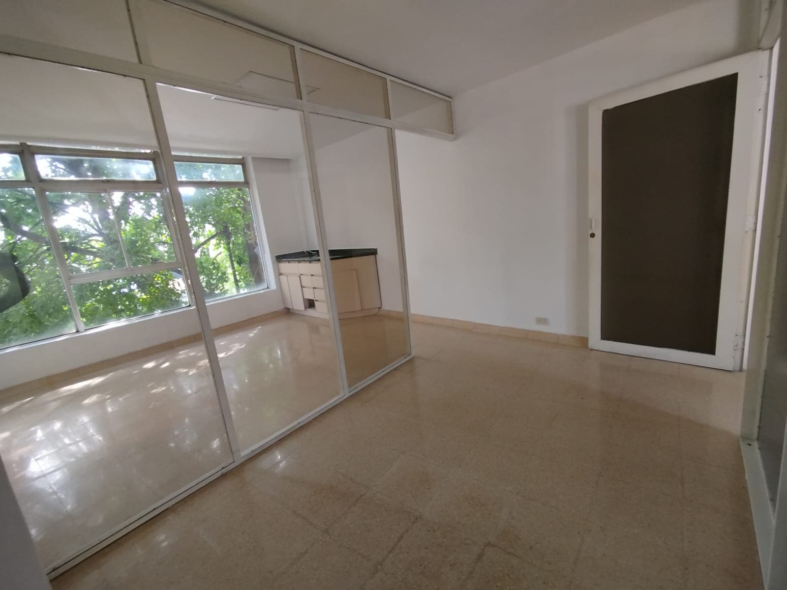 Oficina en arriendo en Laureles, Medellín — foto 2 de 12