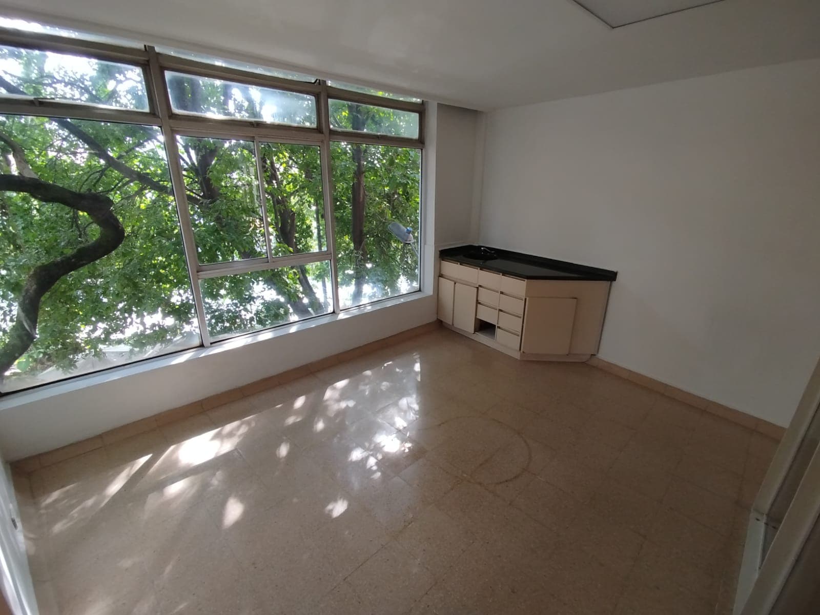 Oficina en arriendo en Laureles, Medellín — foto 3 de 12