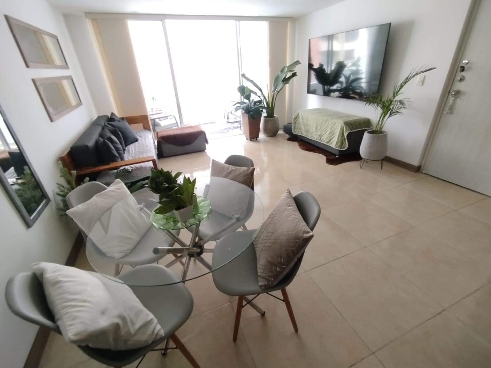 Apartamento en arriendo en Laureles, Medellín — foto 1 de 20