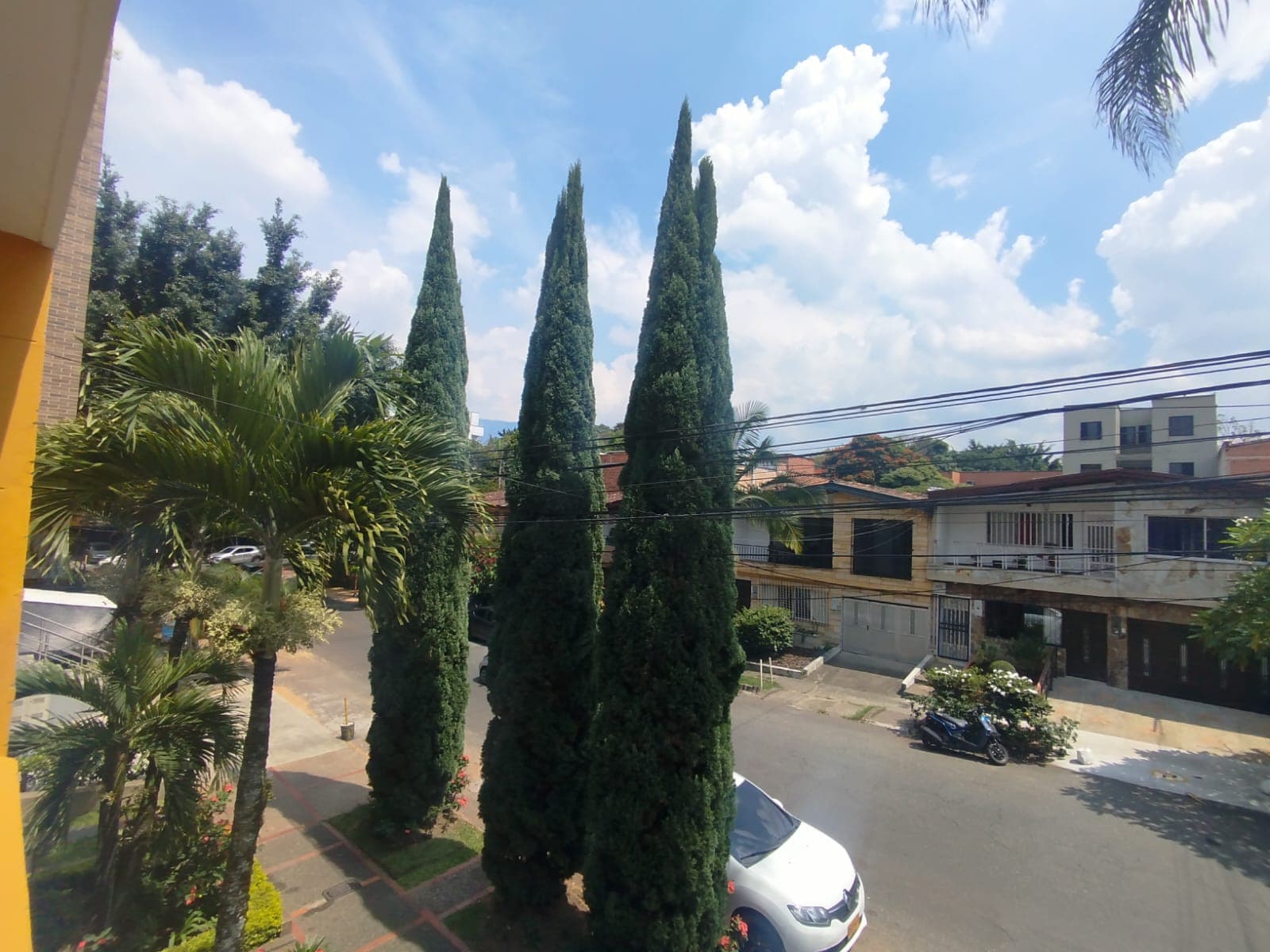 Casa Comercial en arriendo en Belen, Medellín — foto 1 de 20