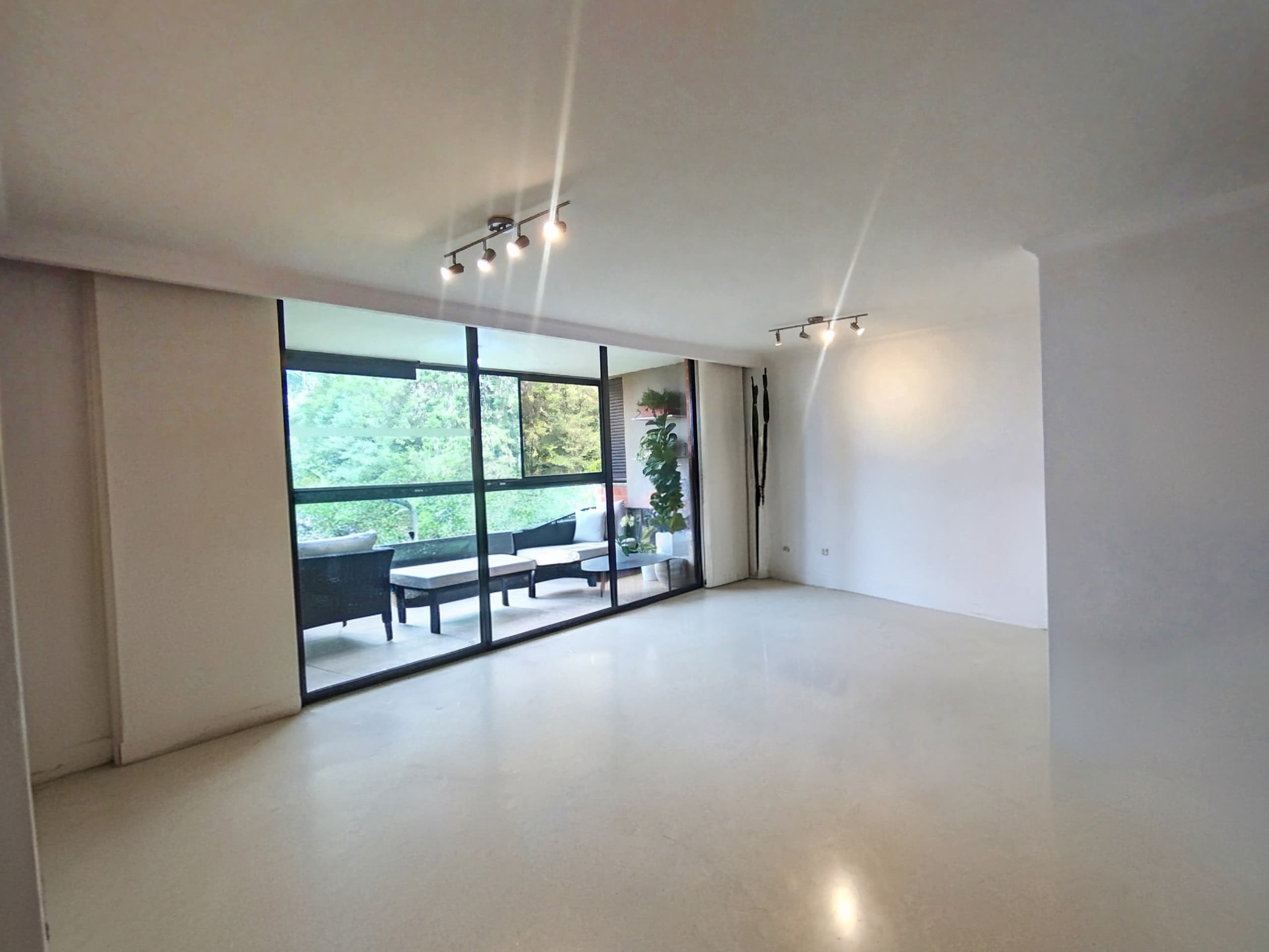 Apartamento en arriendo en Los Gonzalez, Poblado, Medellín — foto 2 de 20
