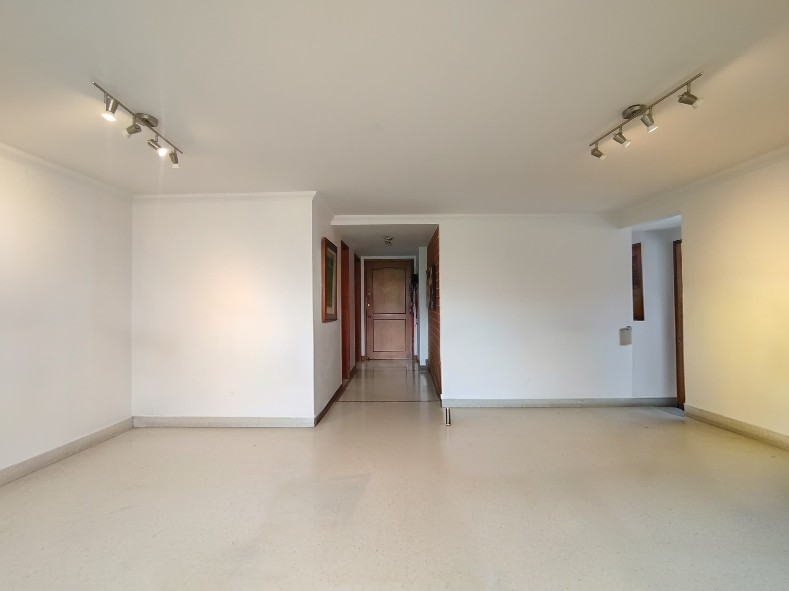 Apartamento en arriendo en Los Gonzalez, Poblado, Medellín — foto 3 de 20