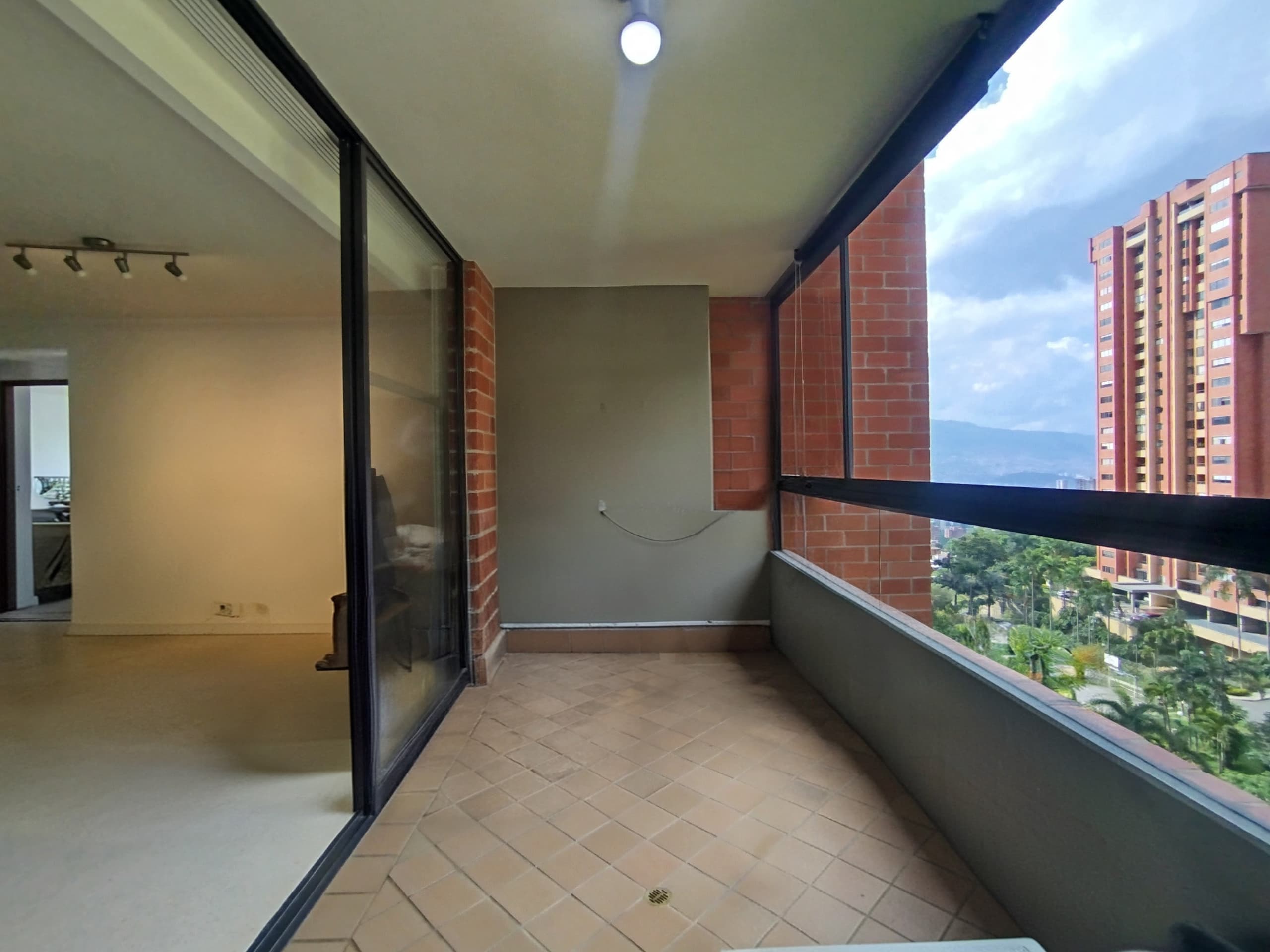 Apartamento en arriendo en Los Gonzalez, Poblado, Medellín — foto 5 de 20