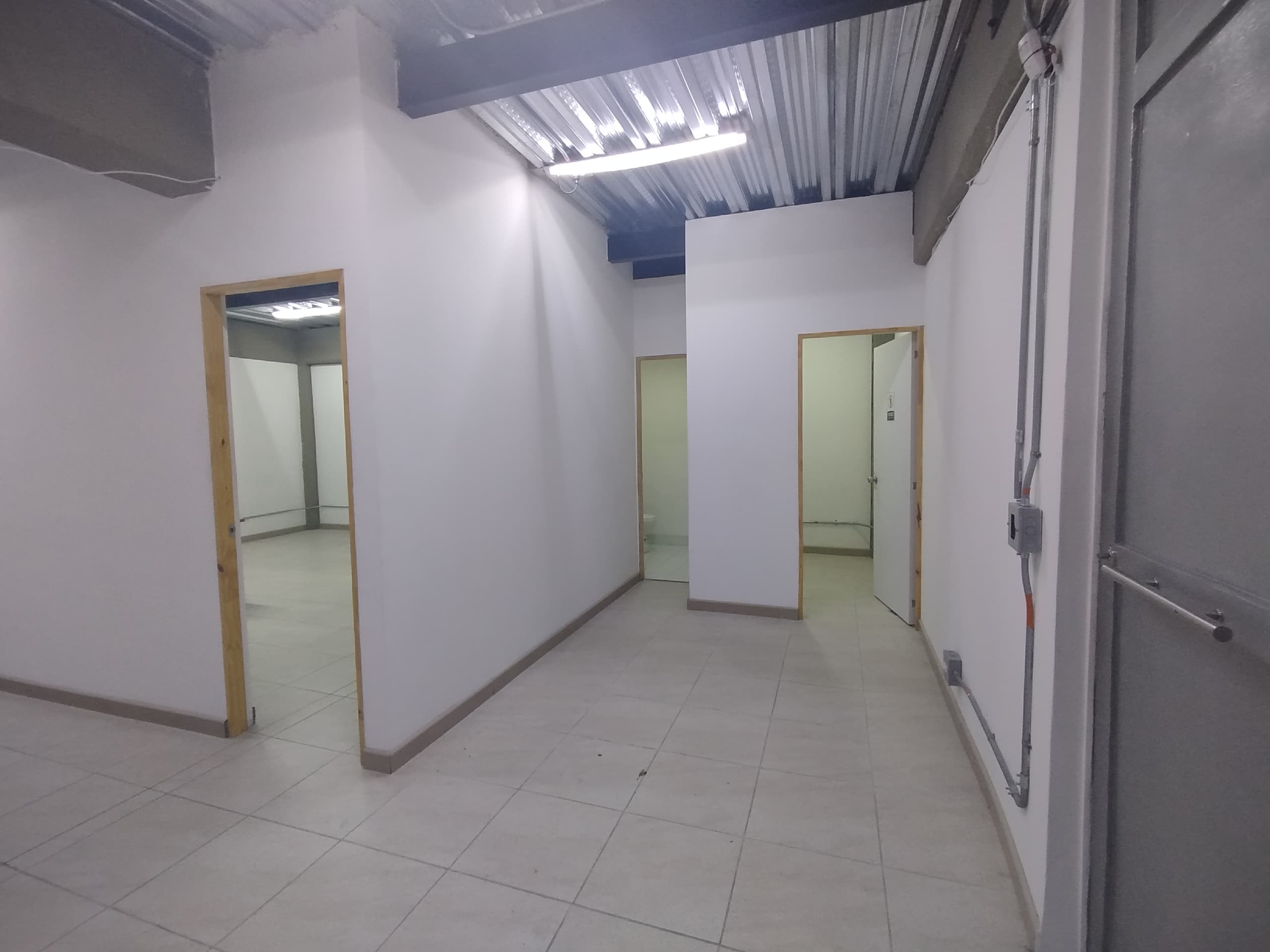 Oficina en arriendo en Simón Bolívar, Itagui — foto 5 de 18