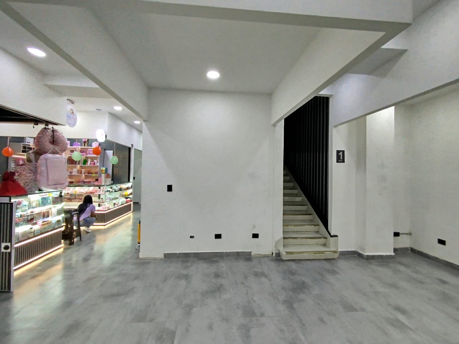 Local en arriendo en Med, Centro, Medellín — foto 1 de 8