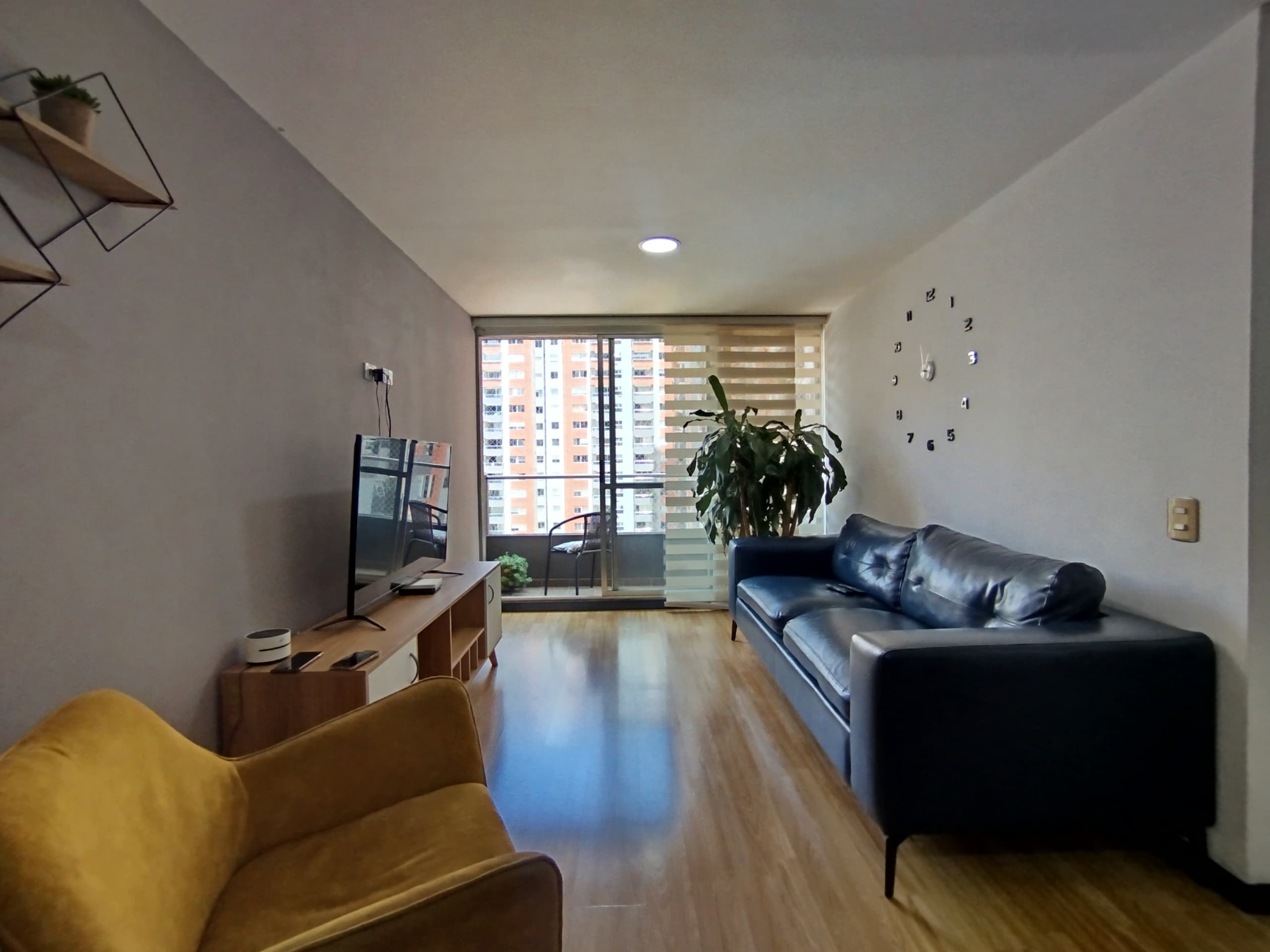 Apartamento en arriendo en Barrio Colombia, Poblado, Medellín — foto 1 de 20