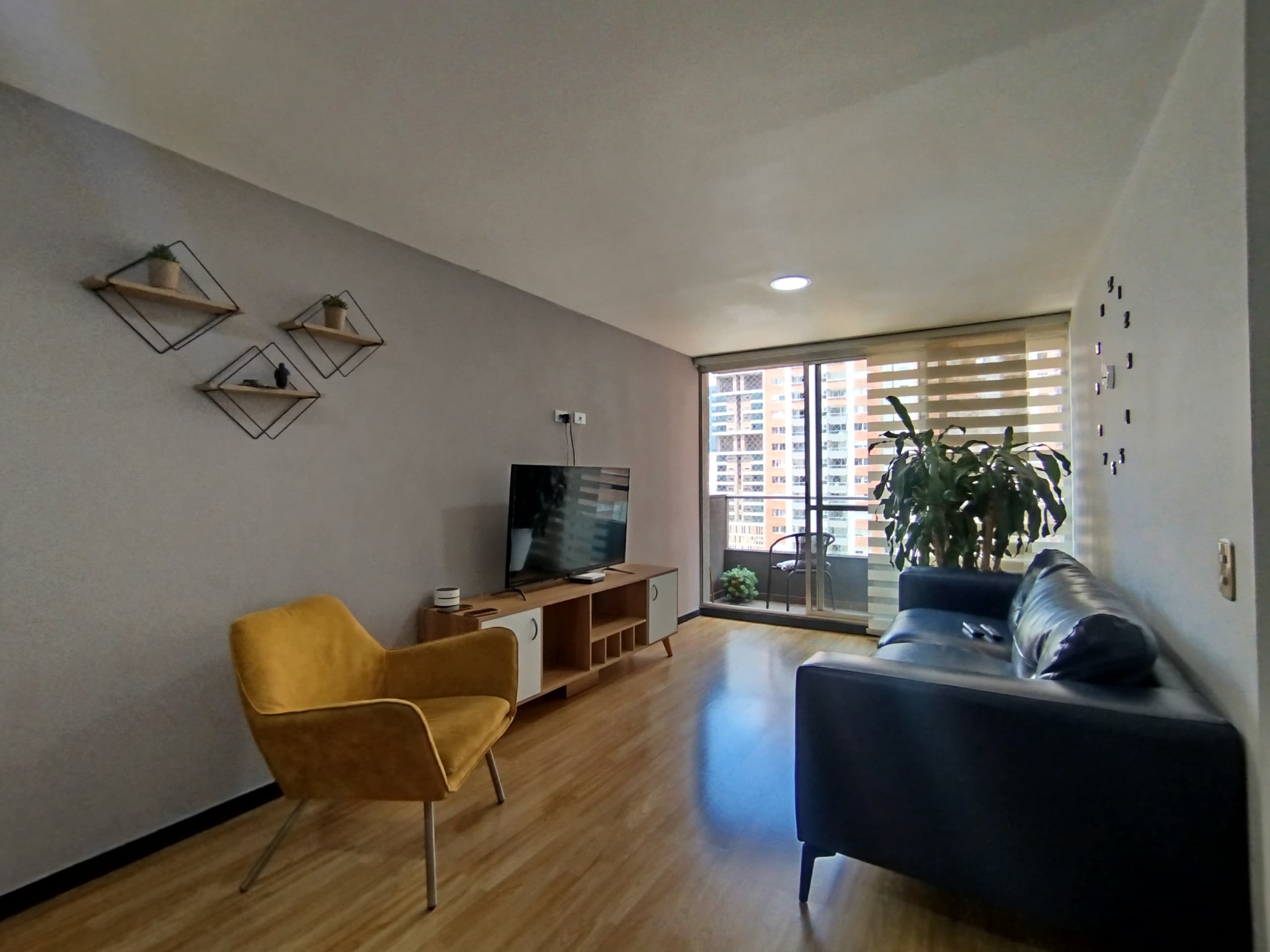 Apartamento en arriendo en Barrio Colombia, Poblado, Medellín — foto 2 de 20