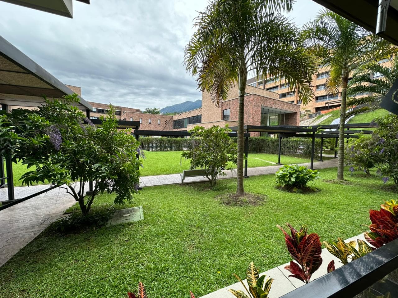 Apartamento en arriendo en Loma Del Escobero, Envigado — foto 1 de 20