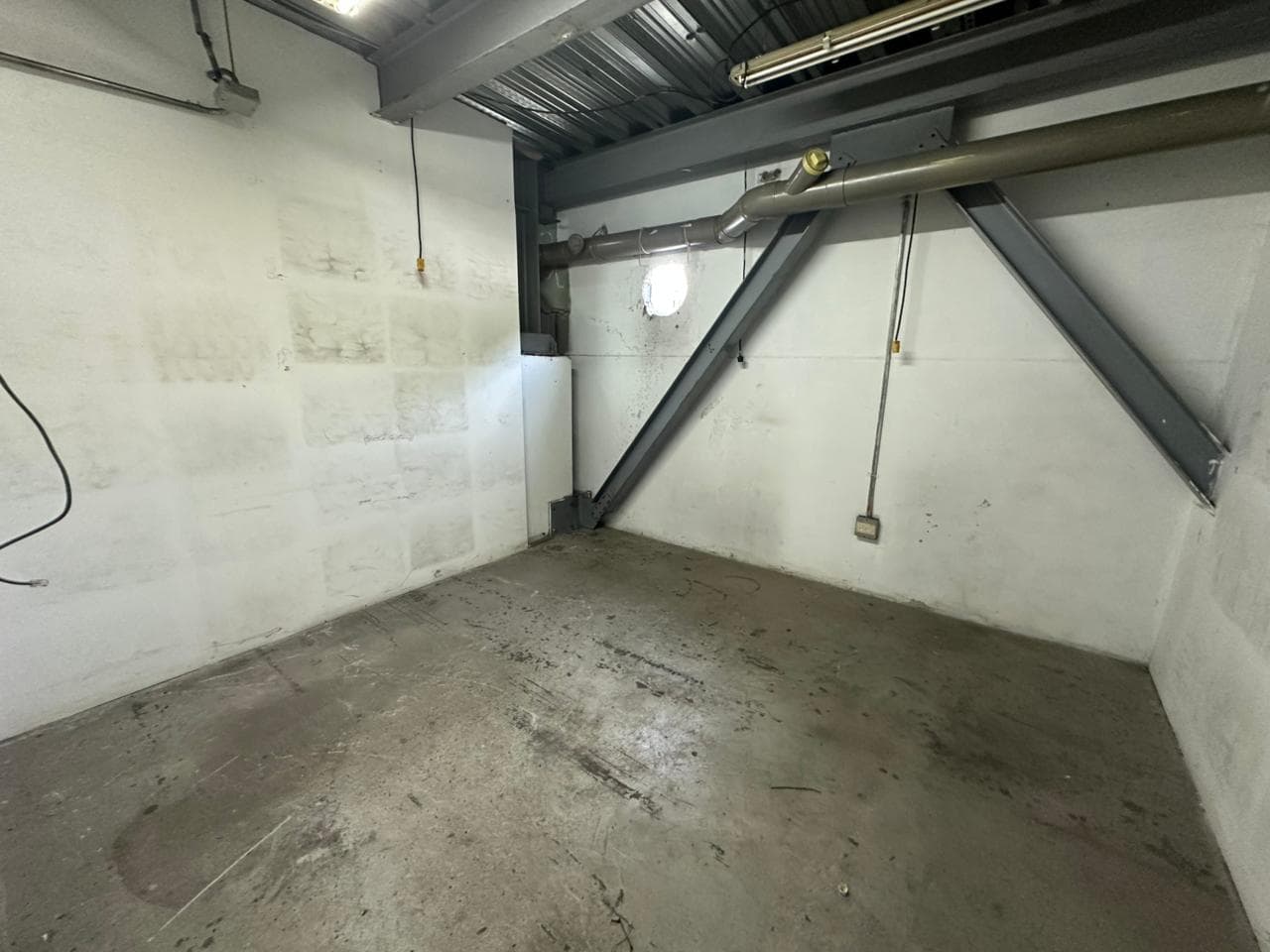 Edificio en arriendo en Los Conquistadores, Laureles, Medellín — foto 1 de 17