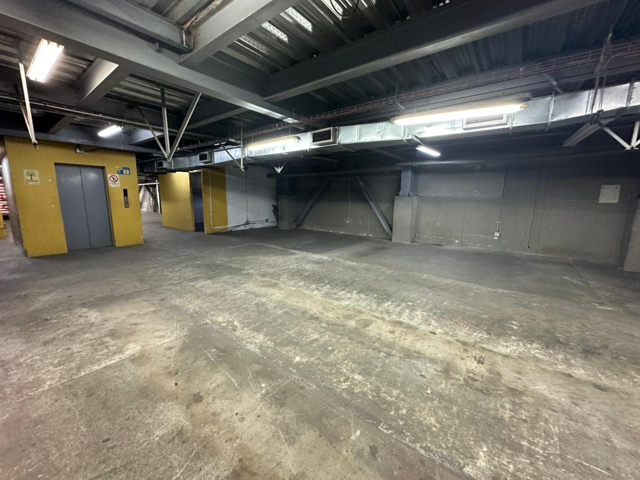 Edificio en arriendo en Los Conquistadores, Laureles, Medellín — foto 2 de 17